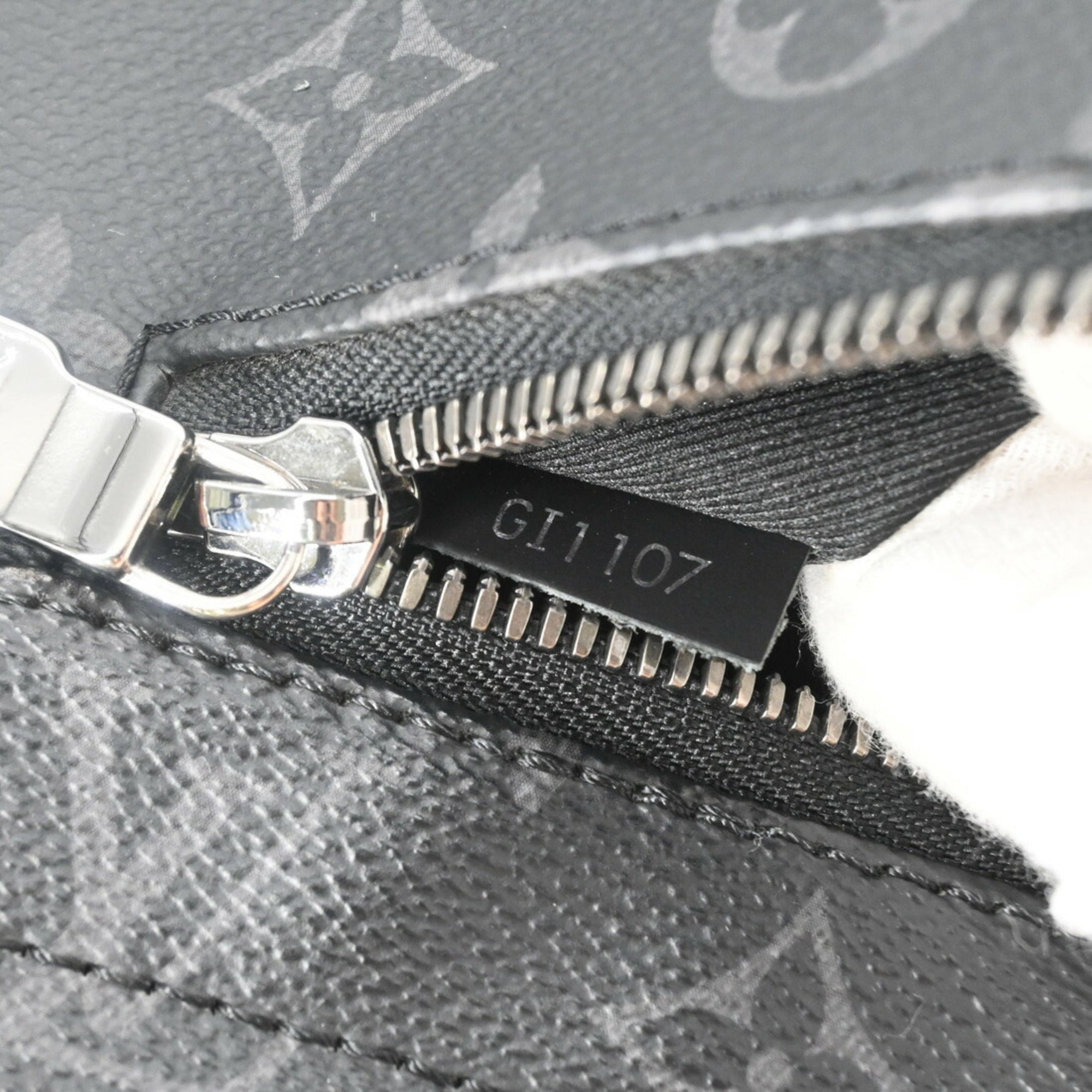 Louis Vuitton Black Monogram Eclipse Messenger Bag Shoulder Bag (Pre-Owned)