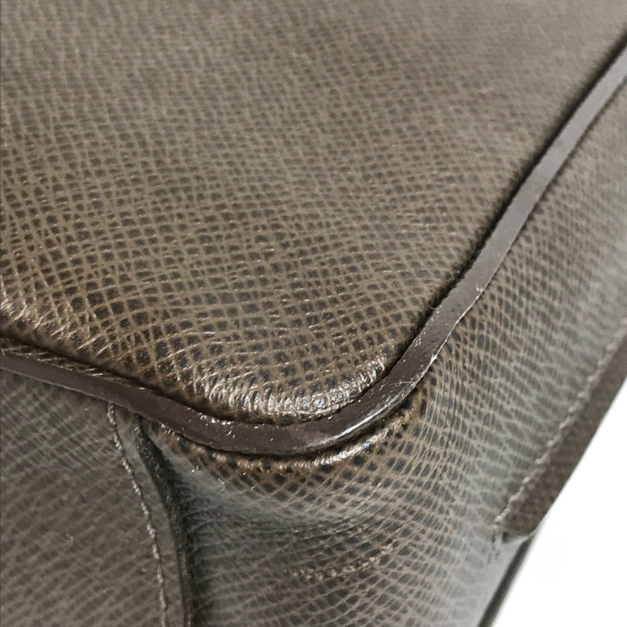 Louis Vuitton Taiga Brown Taiga Leather Messenger Bag Shoulder Bag (Pre-Owned)