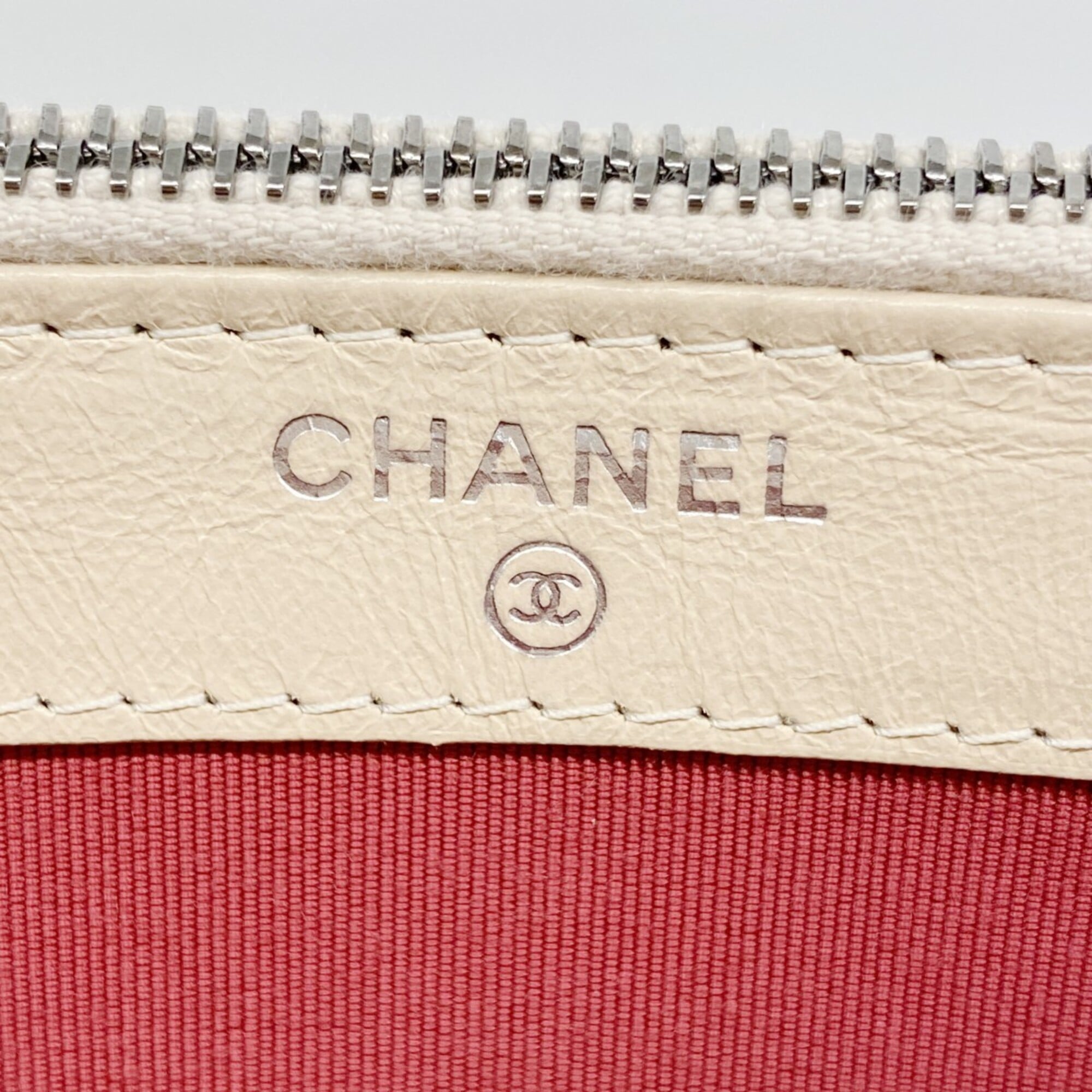 Chanel Beige Black Leather Shoulder Bag (Pre-Owned)
