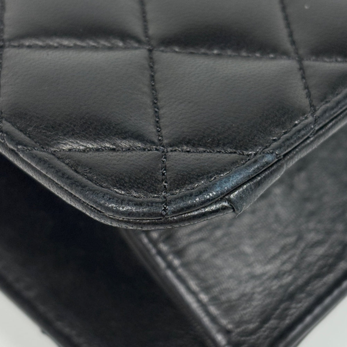 Chanel Black Leather Shoulder Bag (Pre-Owned)