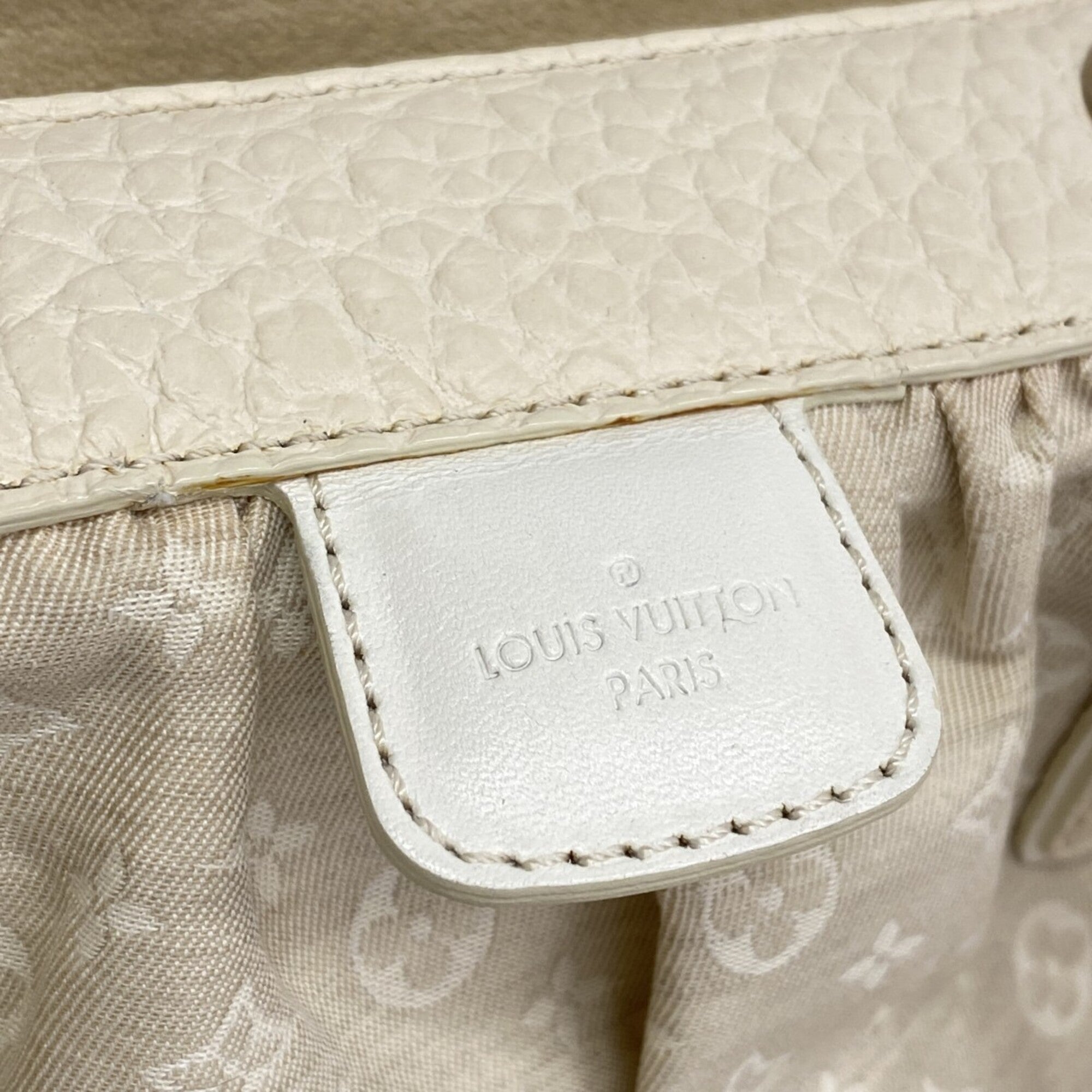 Louis Vuitton Gris Handbag (Pre-Owned)