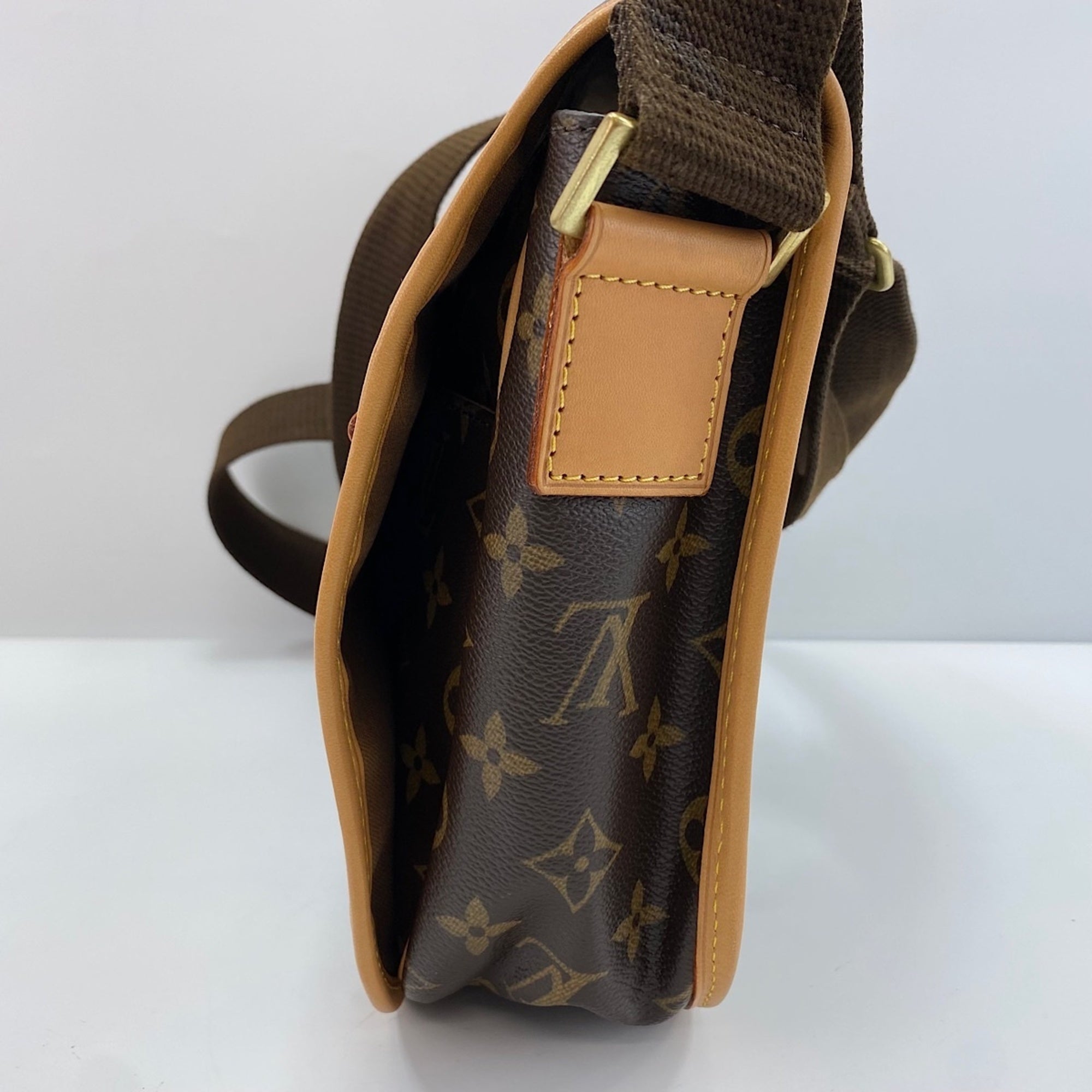 Louis Vuitton Brown Shoulder Bag (Pre-Owned)