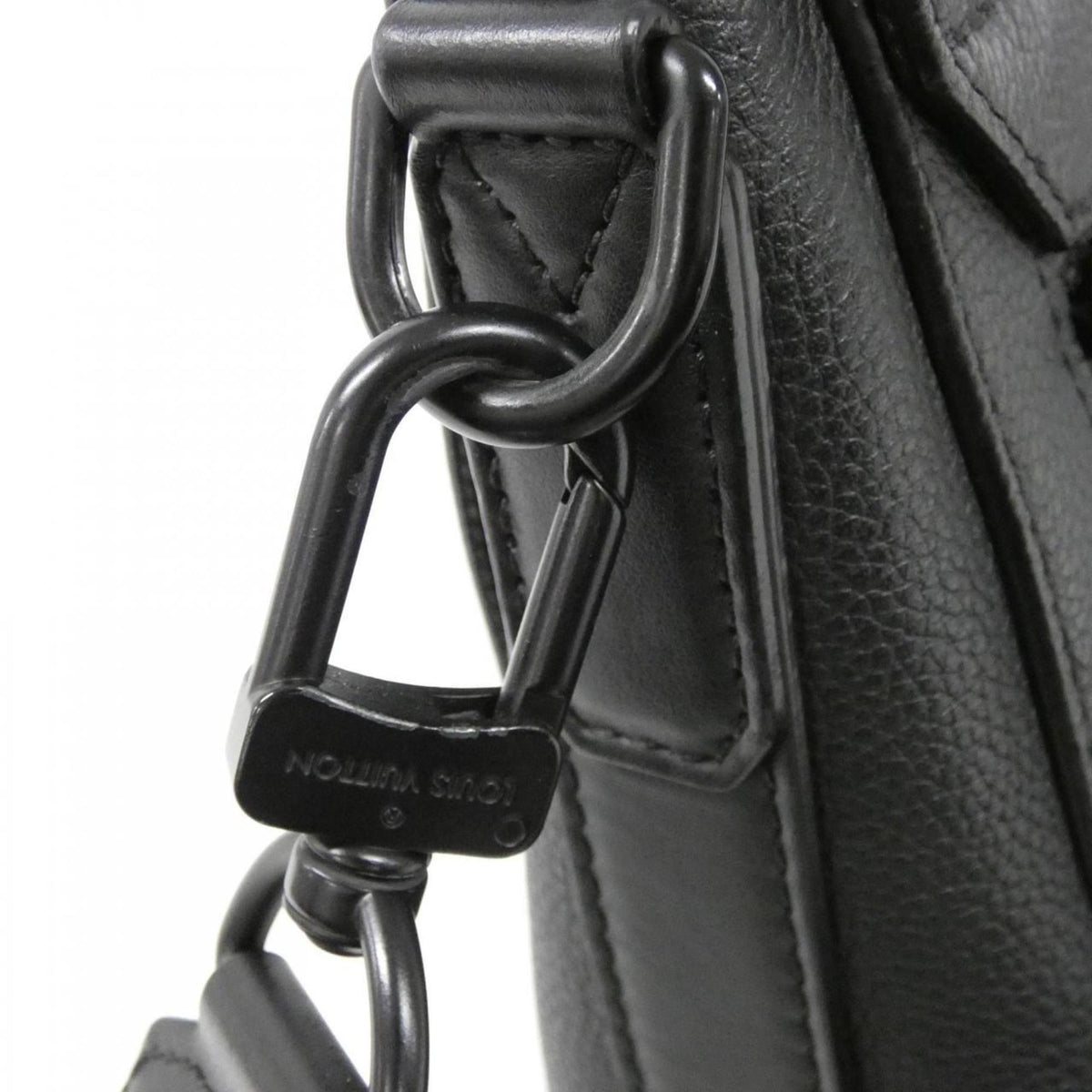 Louis Vuitton Black Leather Shoulder Bag (Pre-Owned)