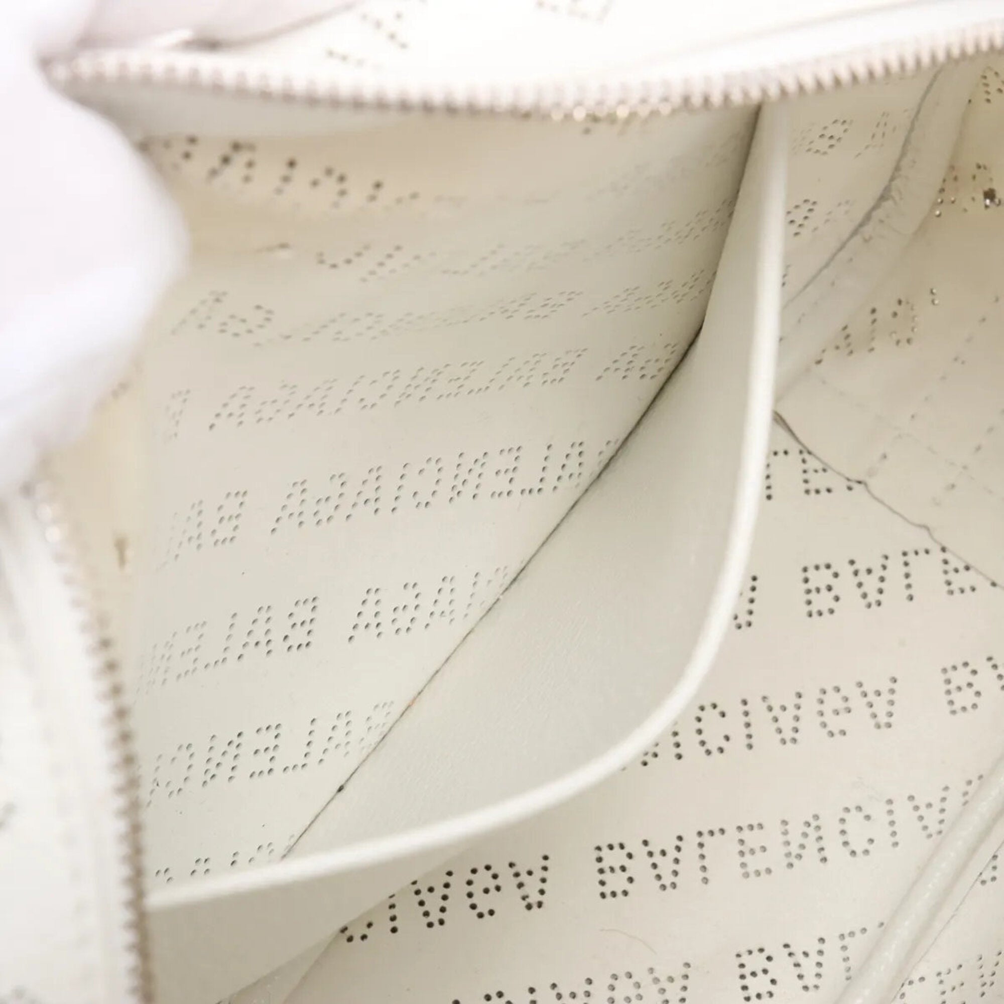 Balenciaga White Leather Shoulder Bag (Pre-Owned)
