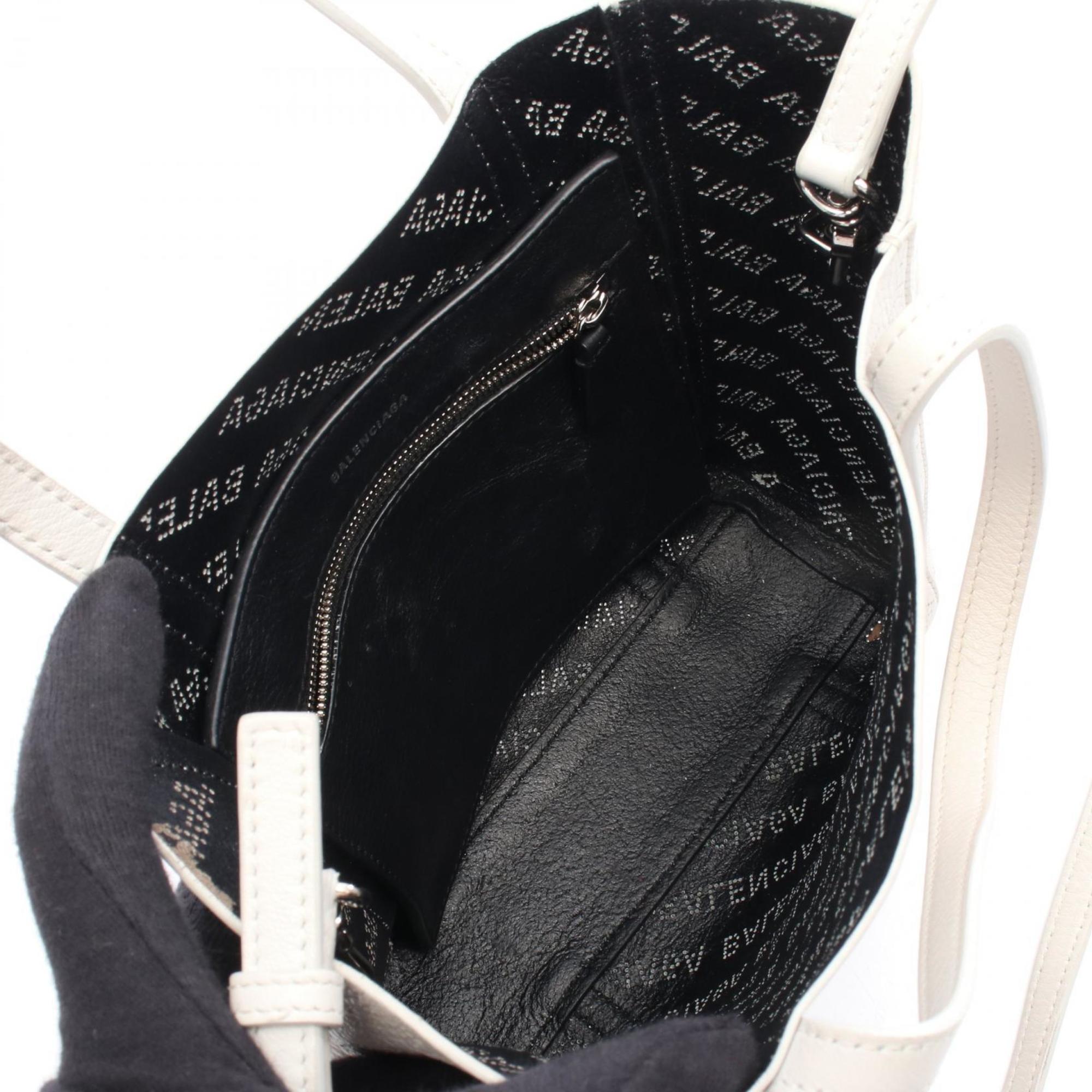 Balenciaga White Leather Tote Bag (Pre-Owned)