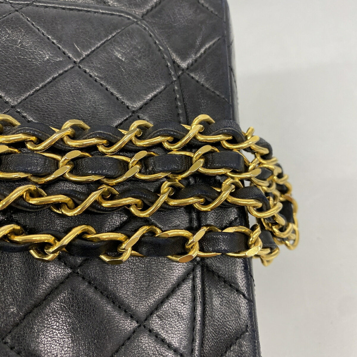 Chanel Black Leather Shoulder Bag (Pre-Owned)