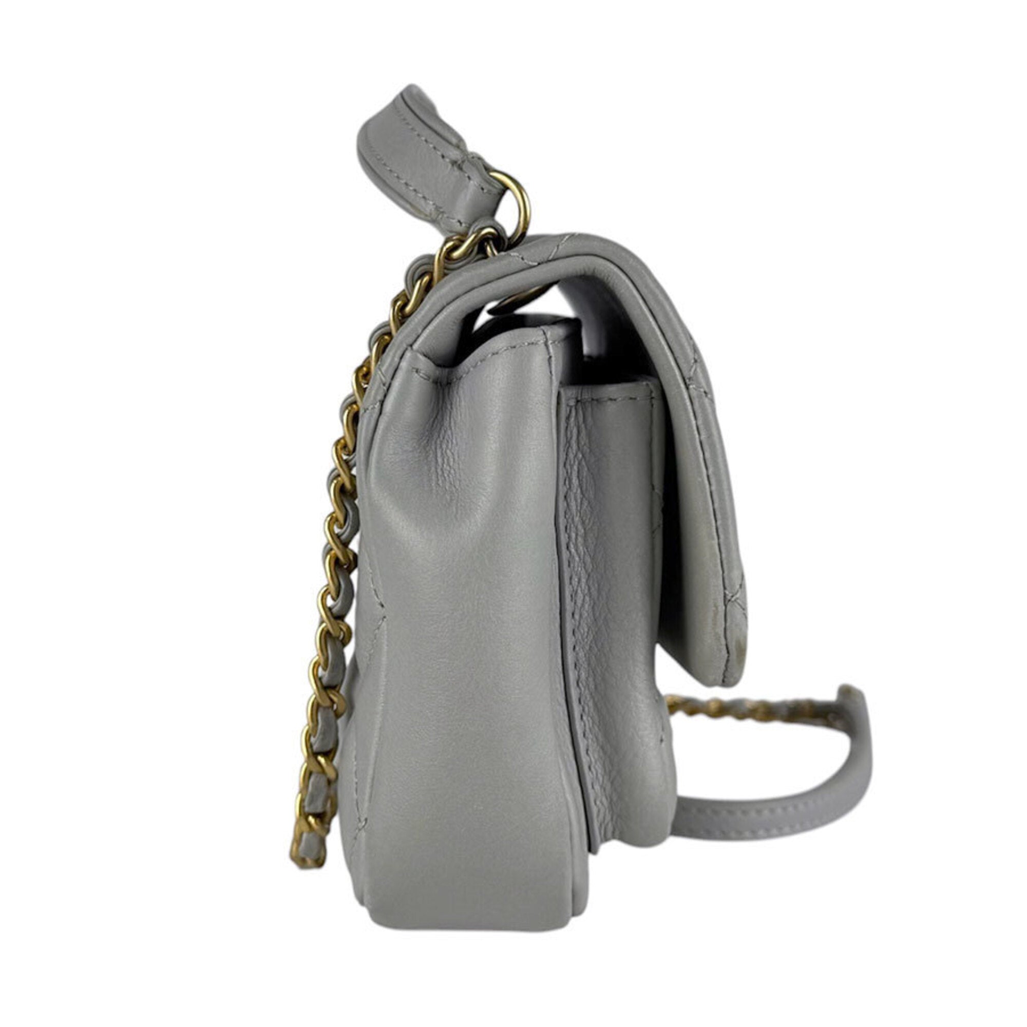 Chanel Gray Leather Shoulder Bag (Pre-Owned)
