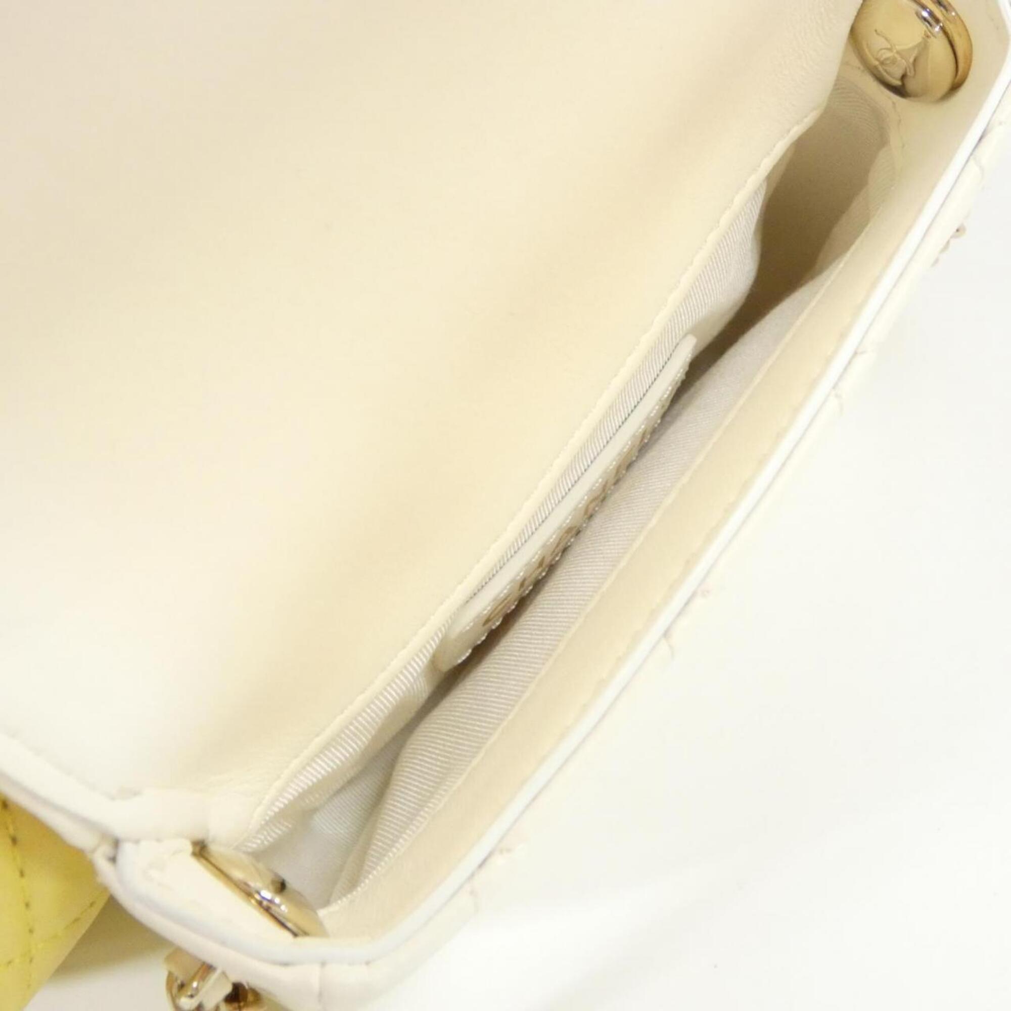 Chanel White Yellow Leather Shoulder Bag (Pre-Owned)