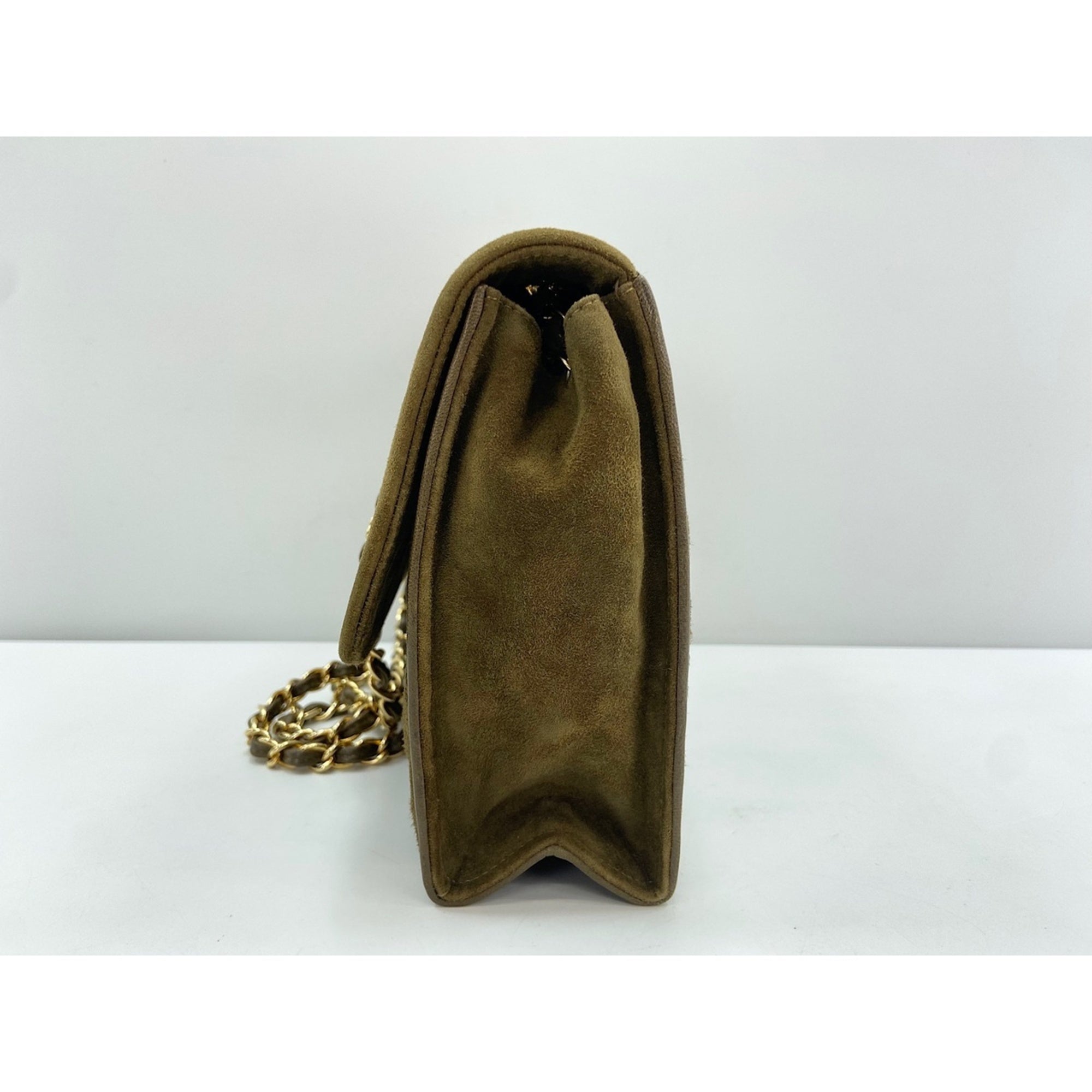 Chanel Green Shoulder Bag (Pre-Owned)