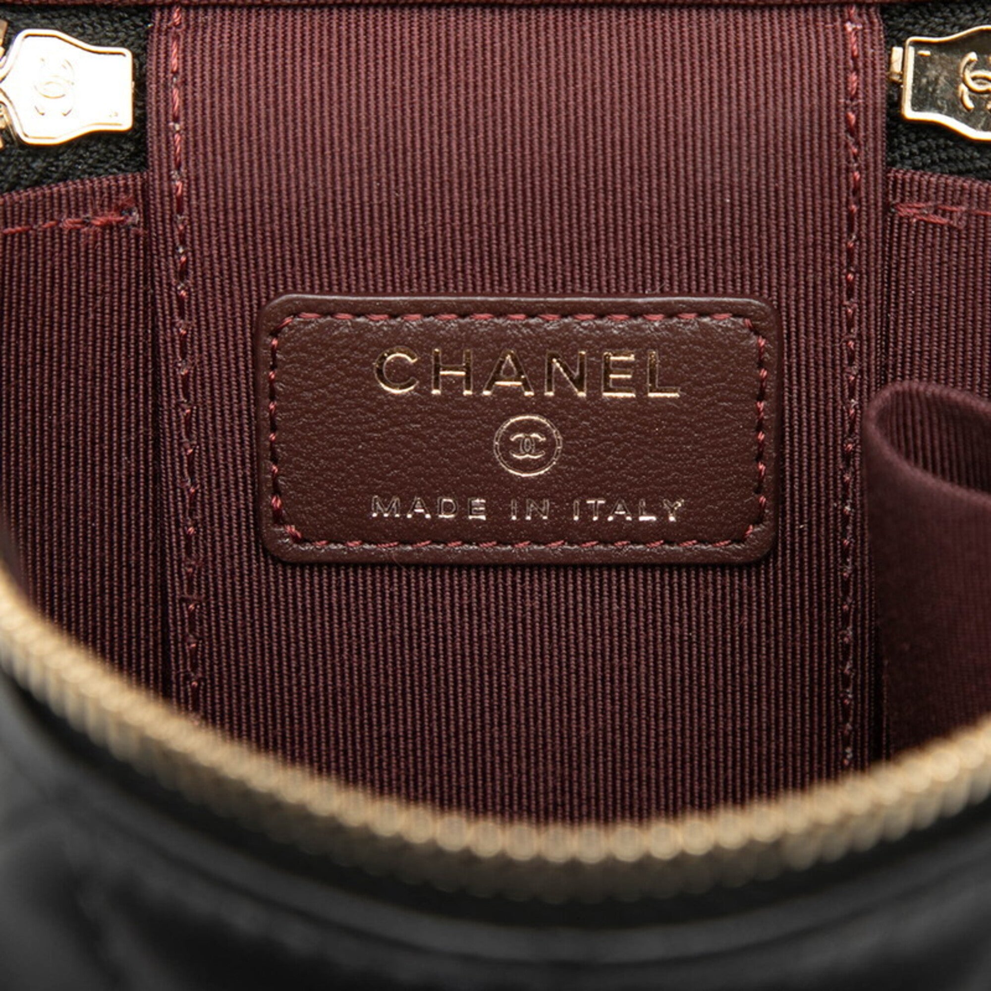 Chanel Matelasse Black Leather Shoulder Bag (Pre-Owned)