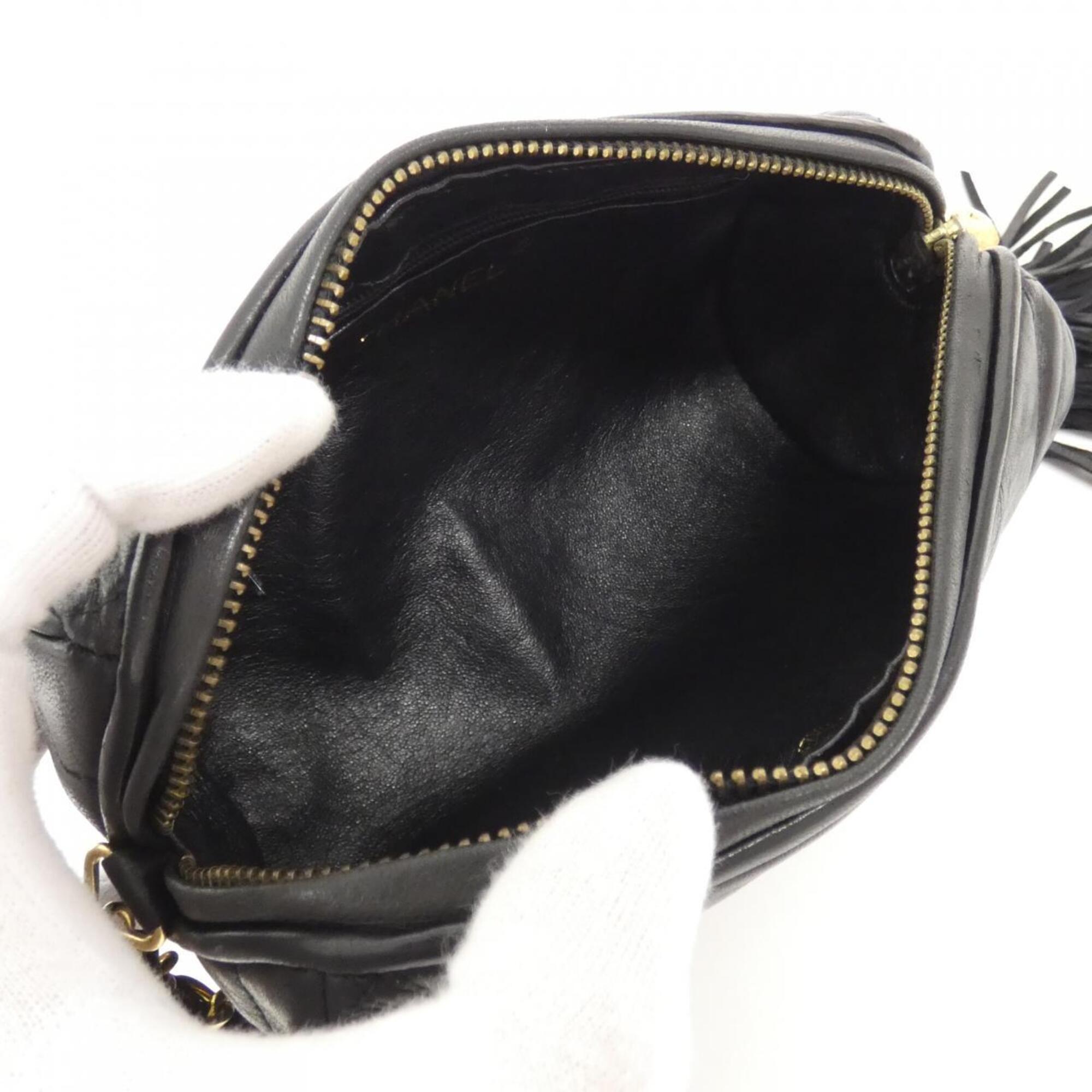 Chanel Black Leather Shoulder Bag (Pre-Owned)