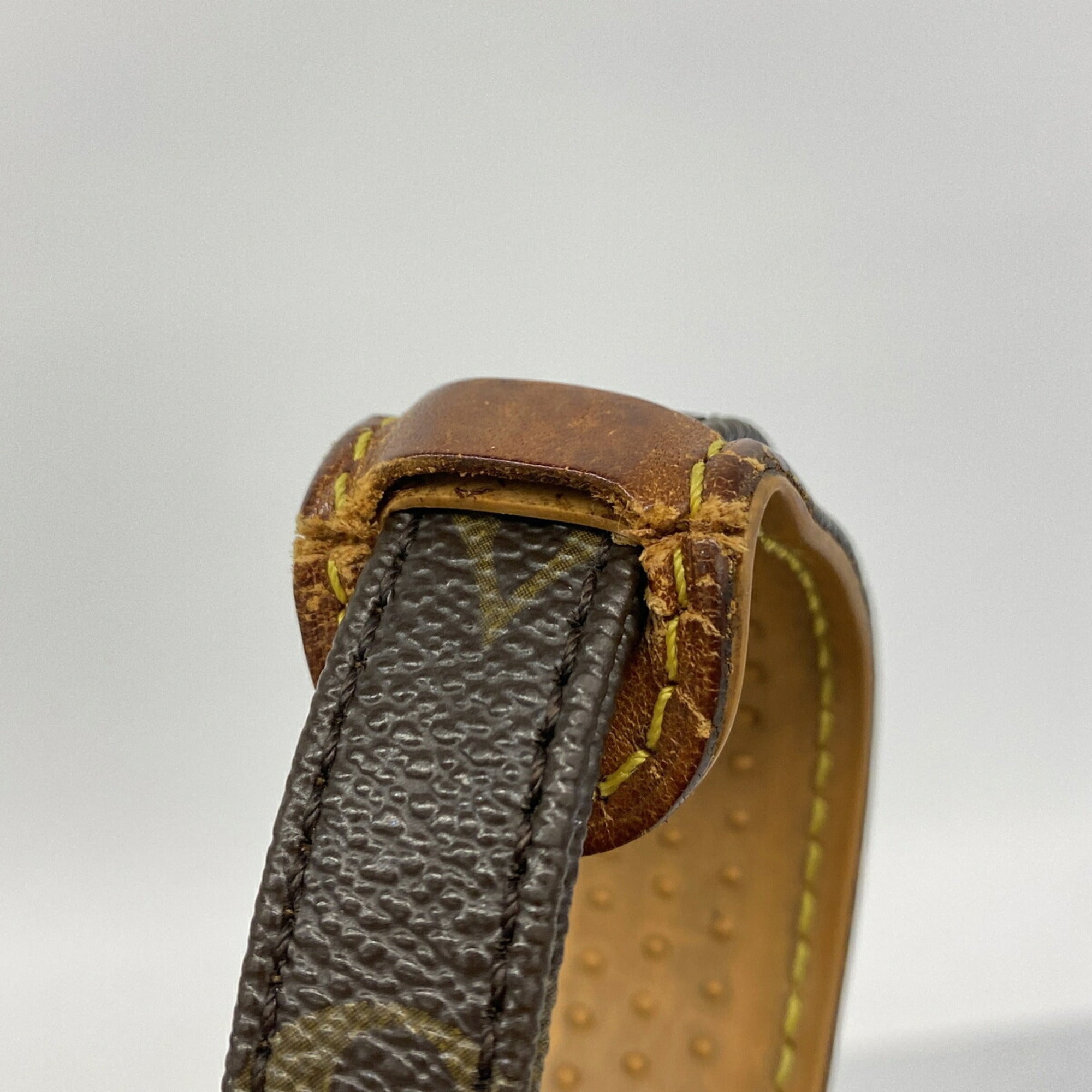 Louis Vuitton Brown Shoulder Bag (Pre-Owned)
