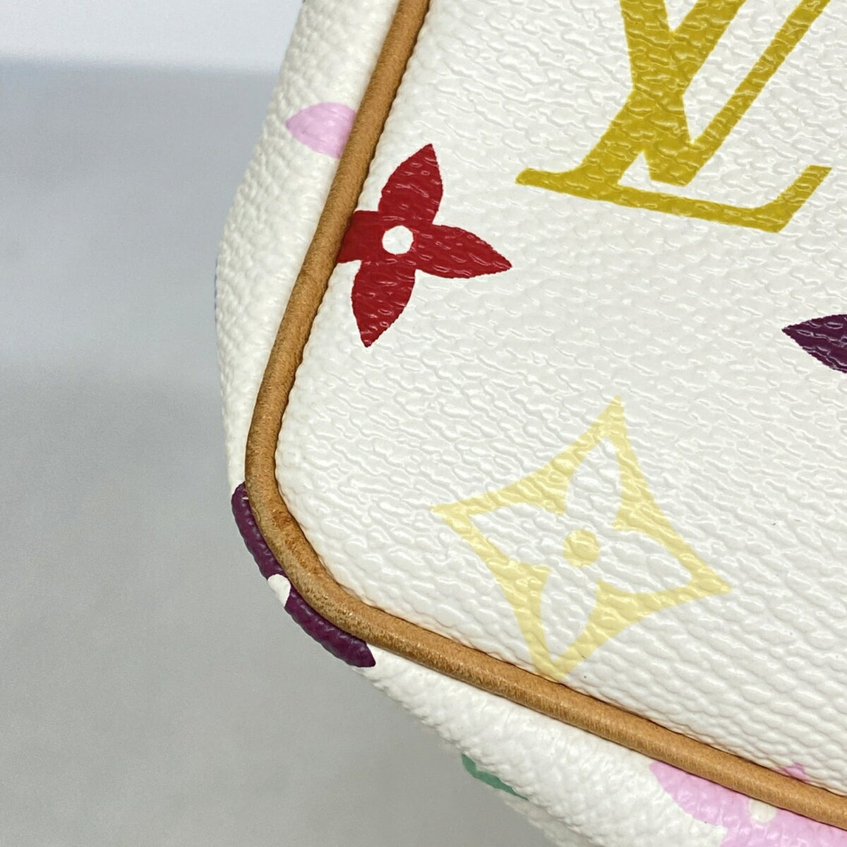 Louis Vuitton Blanc Pouch (Pre-Owned)