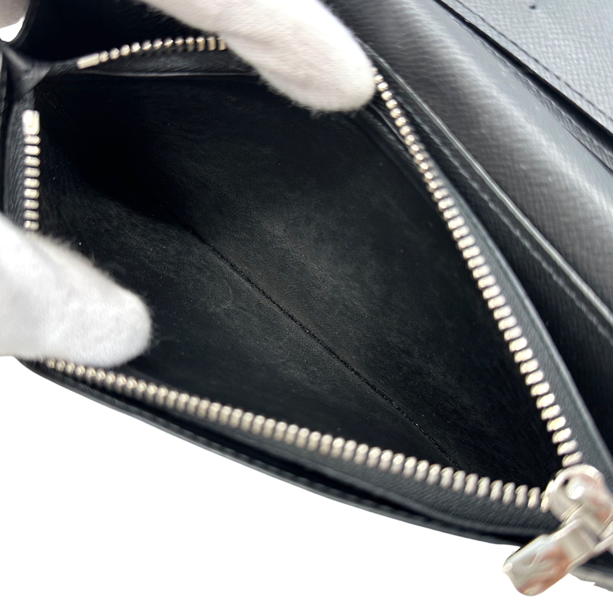 Louis Vuitton Black Noir Epi Leather Long Wallet (Bi-Fold) (Pre-Owned)