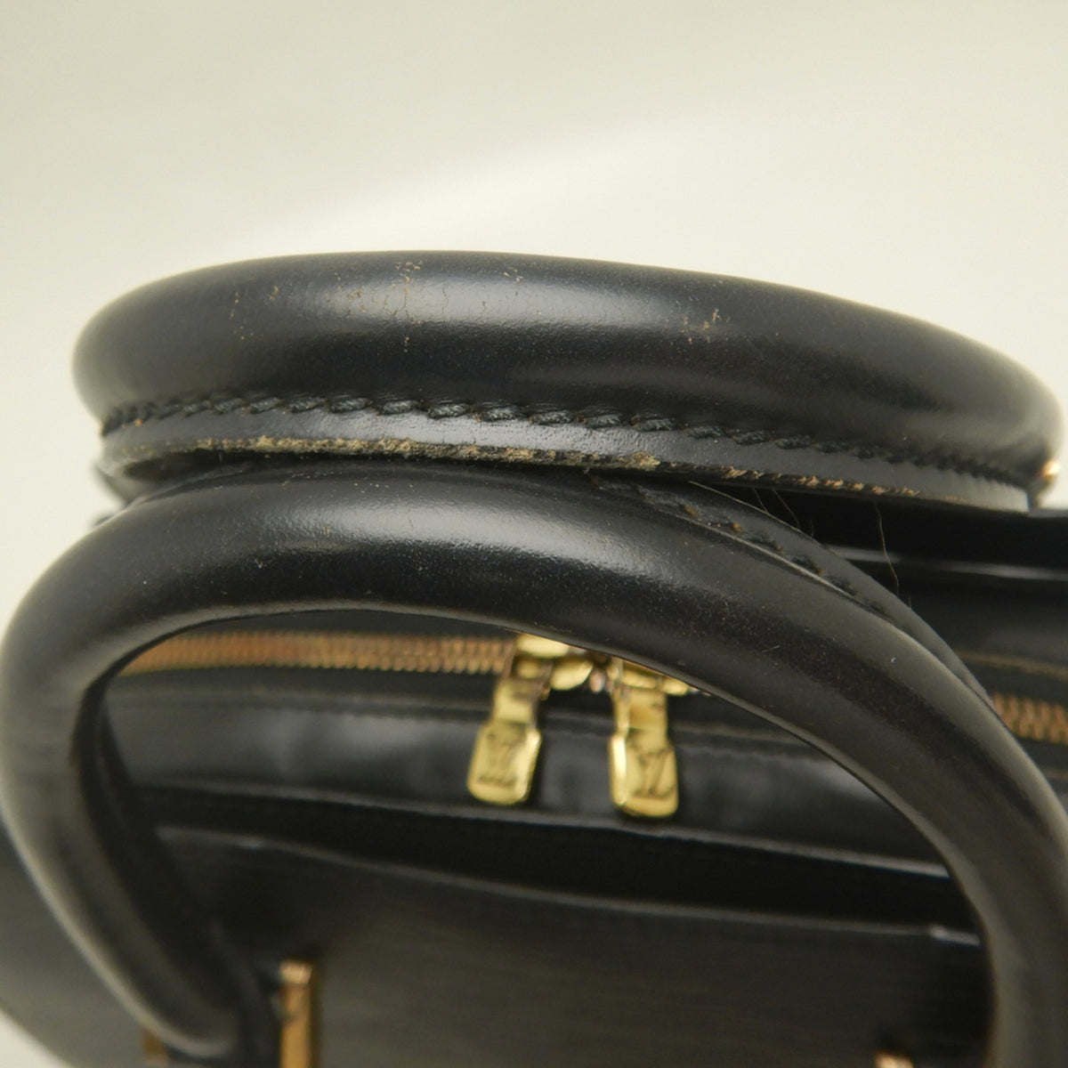 Louis Vuitton Noir Epi Leather Handbag (Pre-Owned)