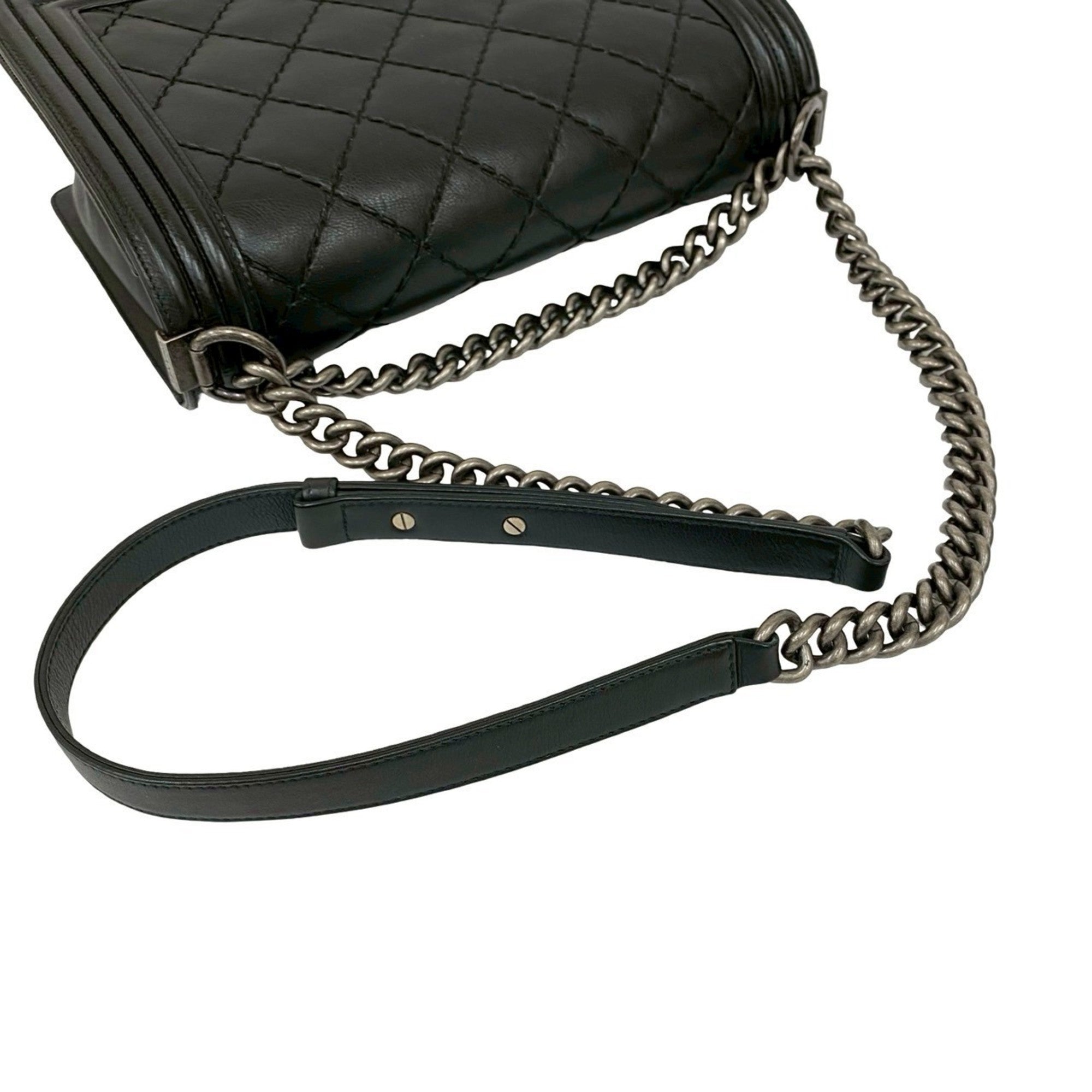 Chanel Black Leather Shoulder Bag (Pre-Owned)