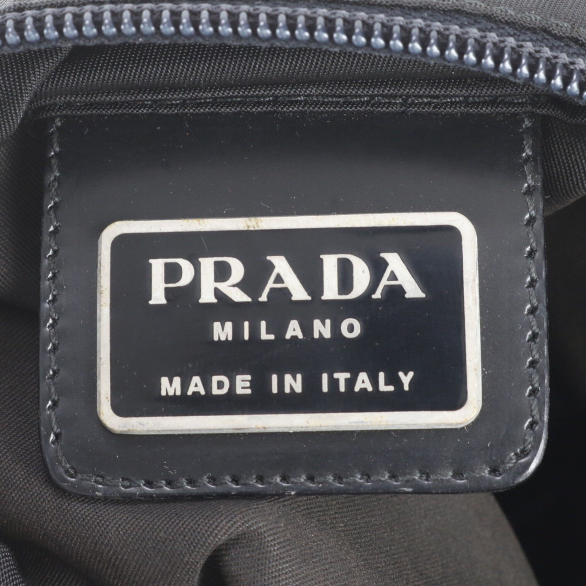 Prada Black Leather Nylon Messenger Bag Shoulder Bag (Pre-Owned)