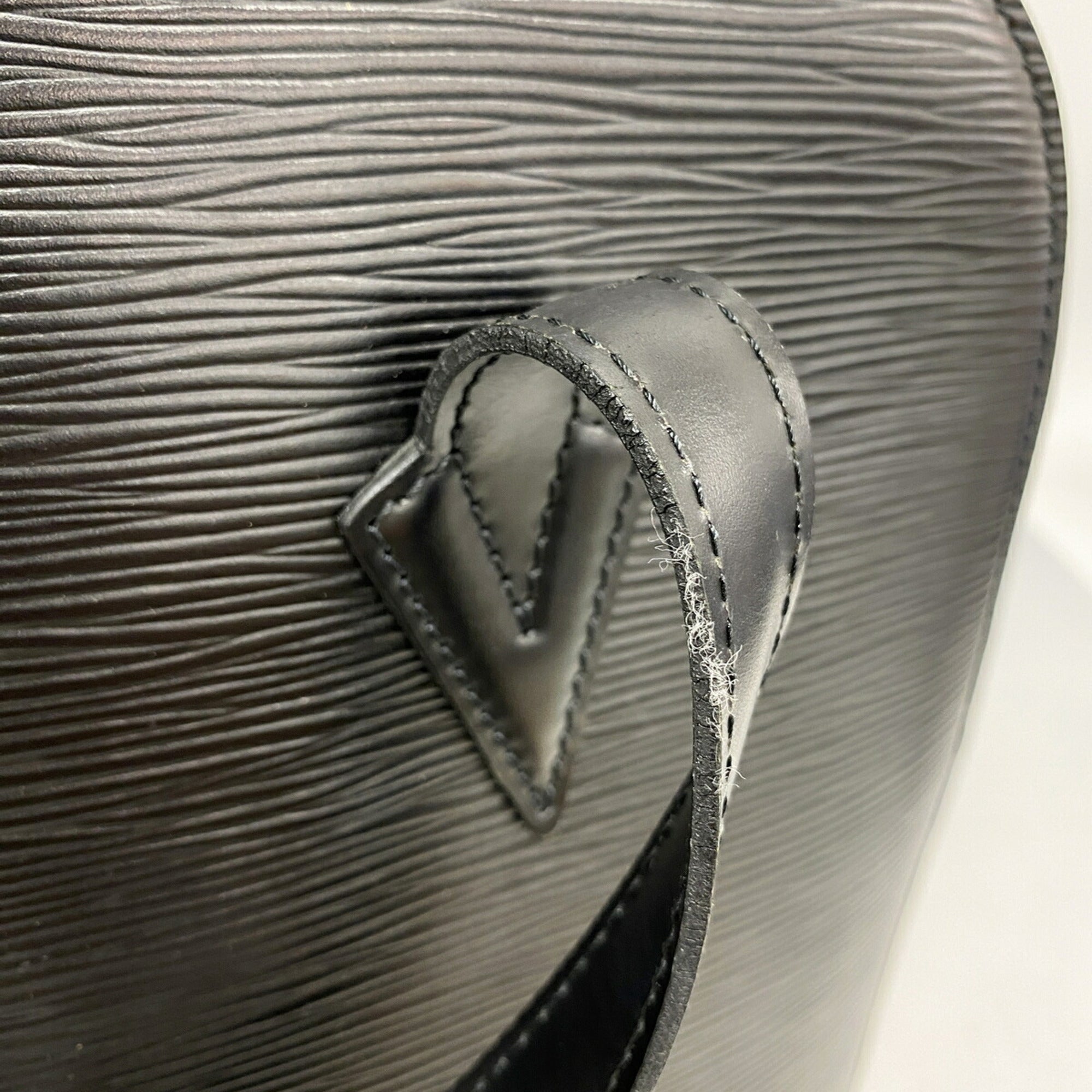 Louis Vuitton Noir Shoulder Bag (Pre-Owned)