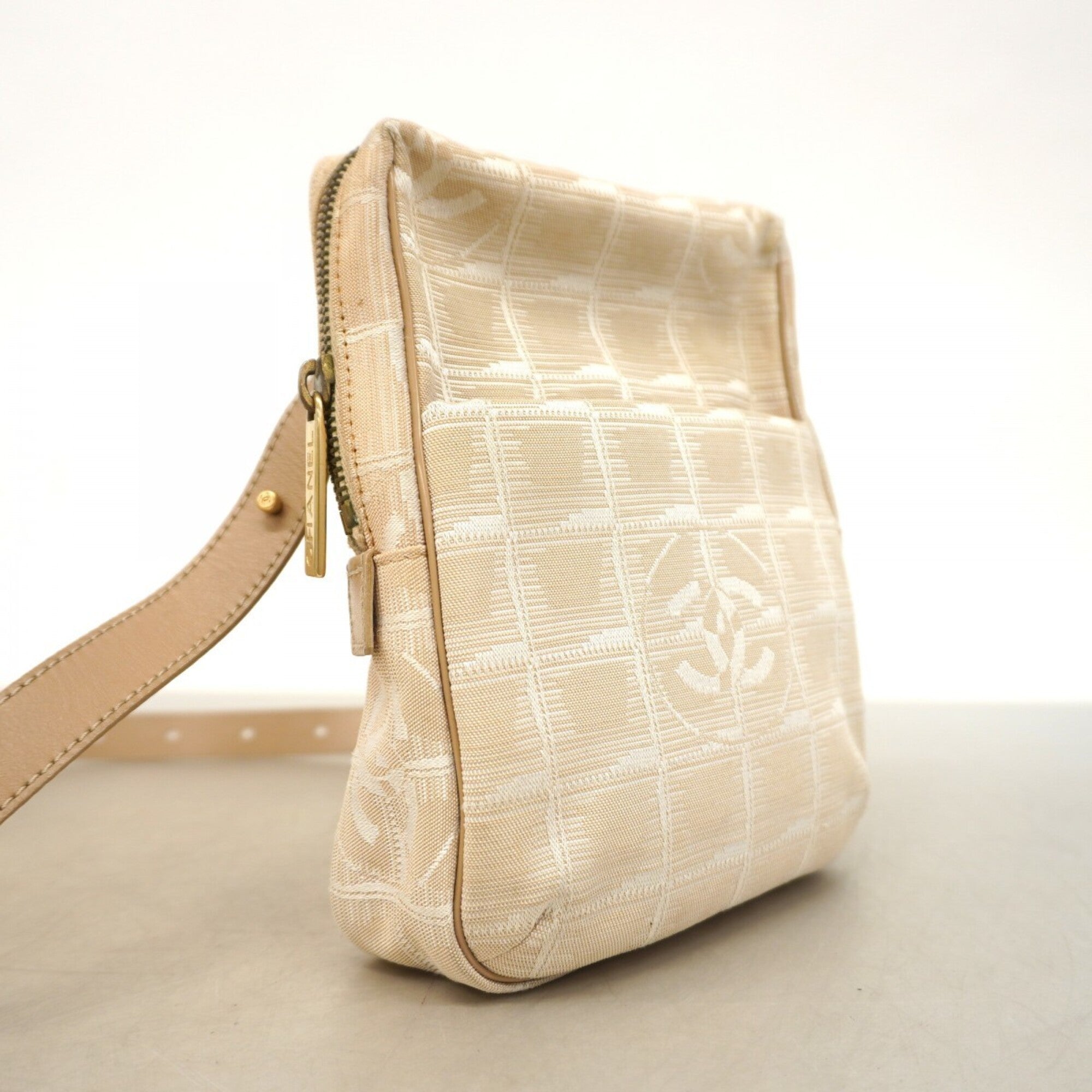 Chanel Beige Nylon Shoulder Bag (Pre-Owned)