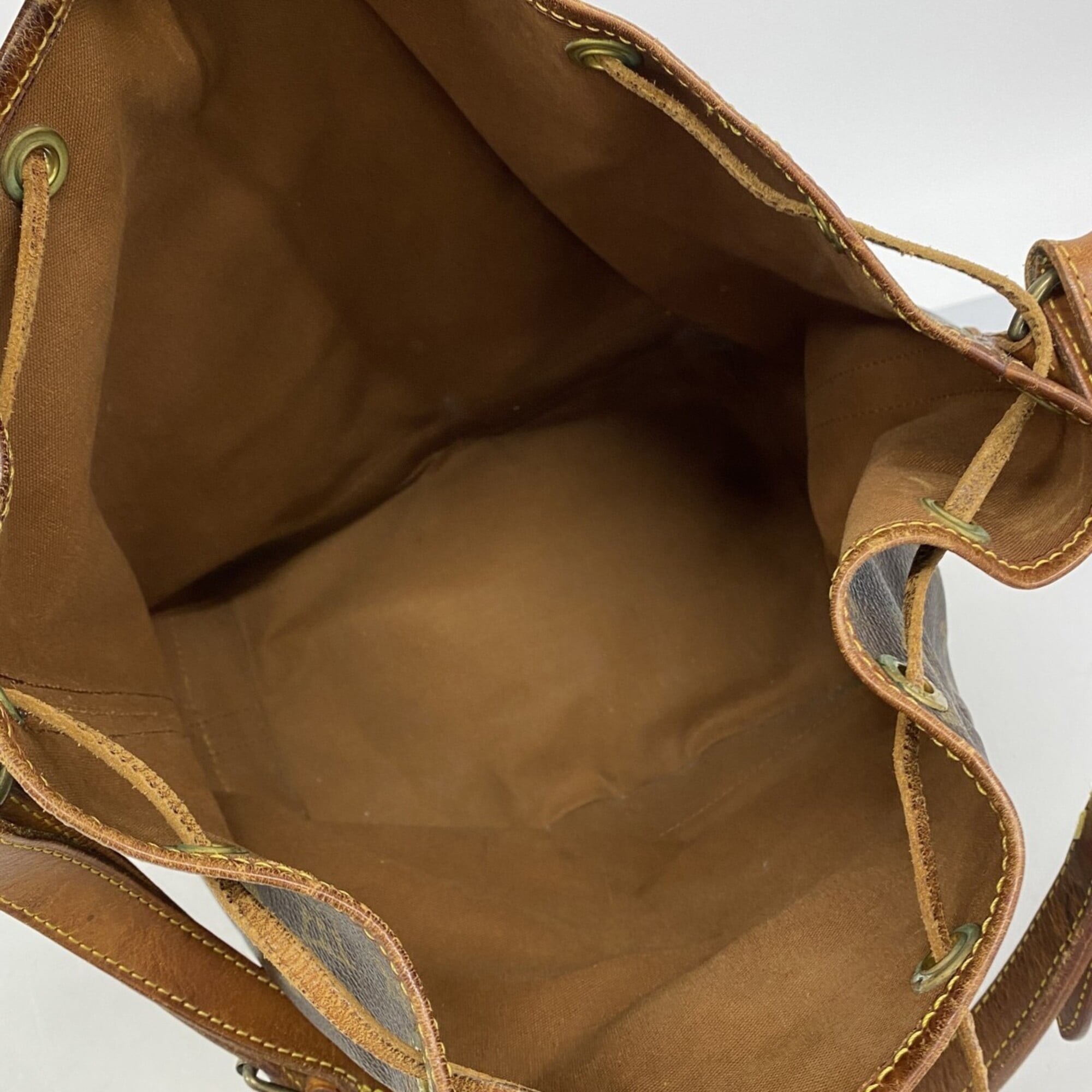 Louis Vuitton Brown Shoulder Bag (Pre-Owned)