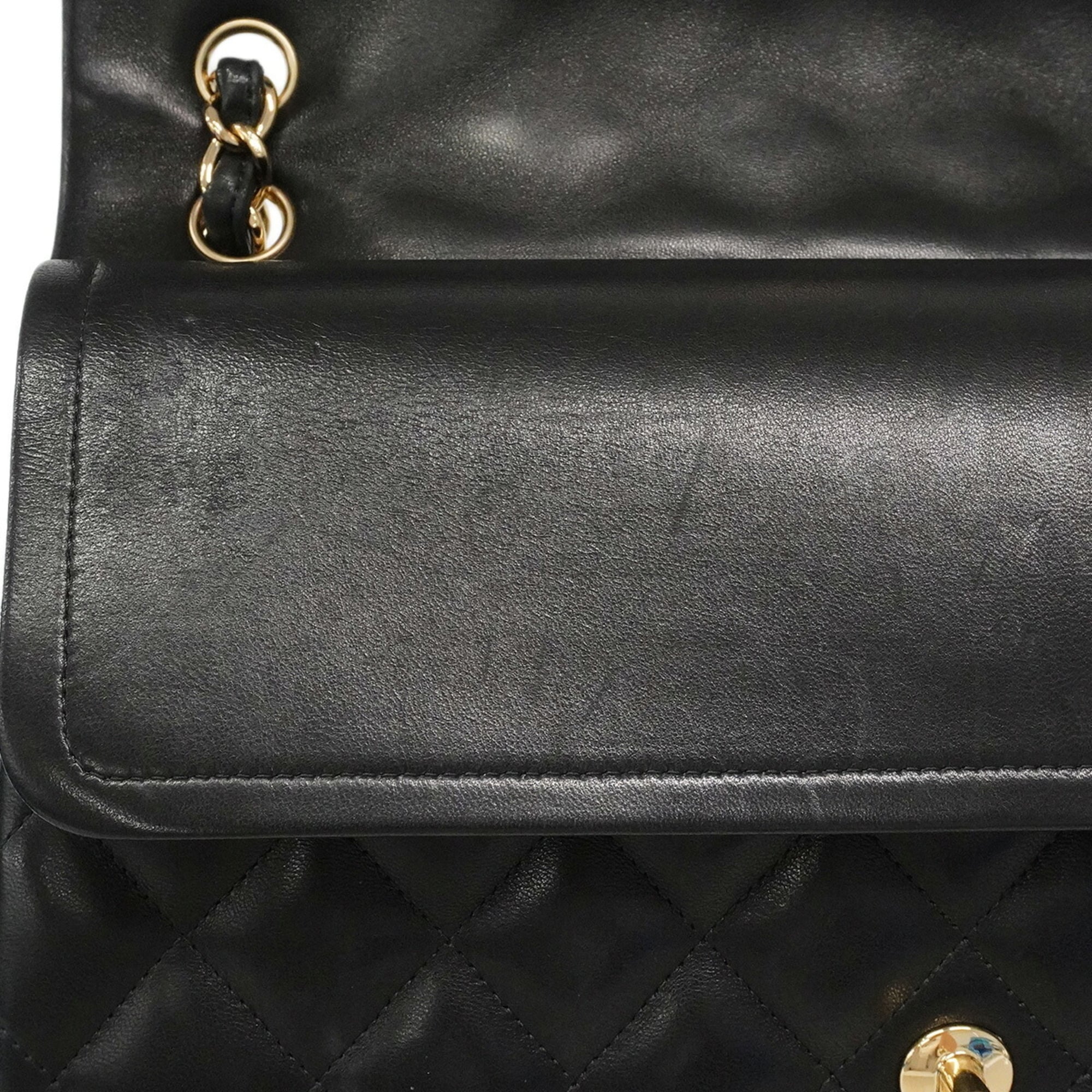 Chanel Black Leather Shoulder Bag (Pre-Owned)