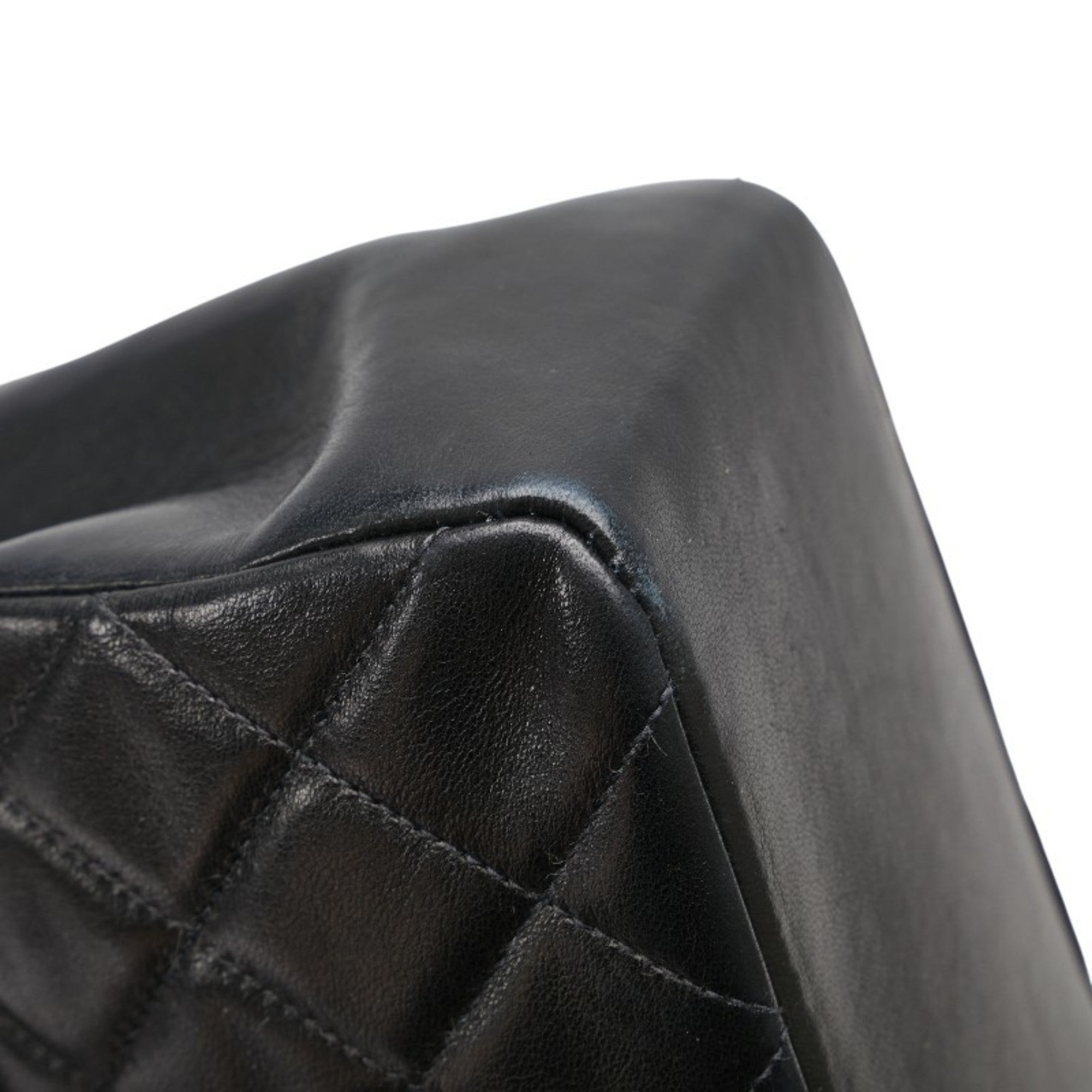 Chanel Matelasse Black Leather Handbag (Pre-Owned)