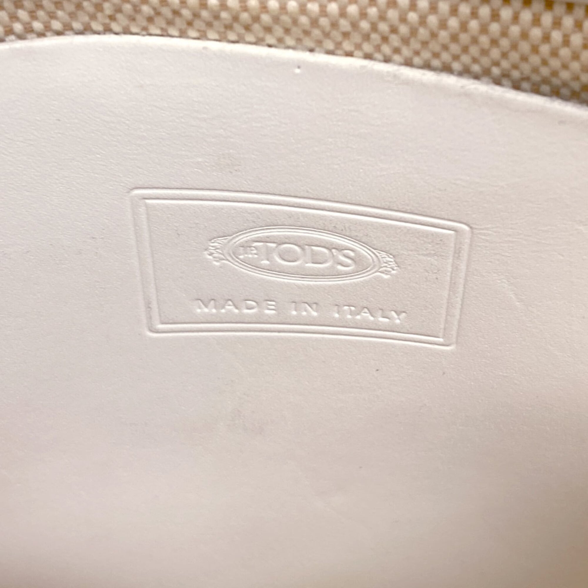 Tod's White Leather Handbag (Pre-Owned)