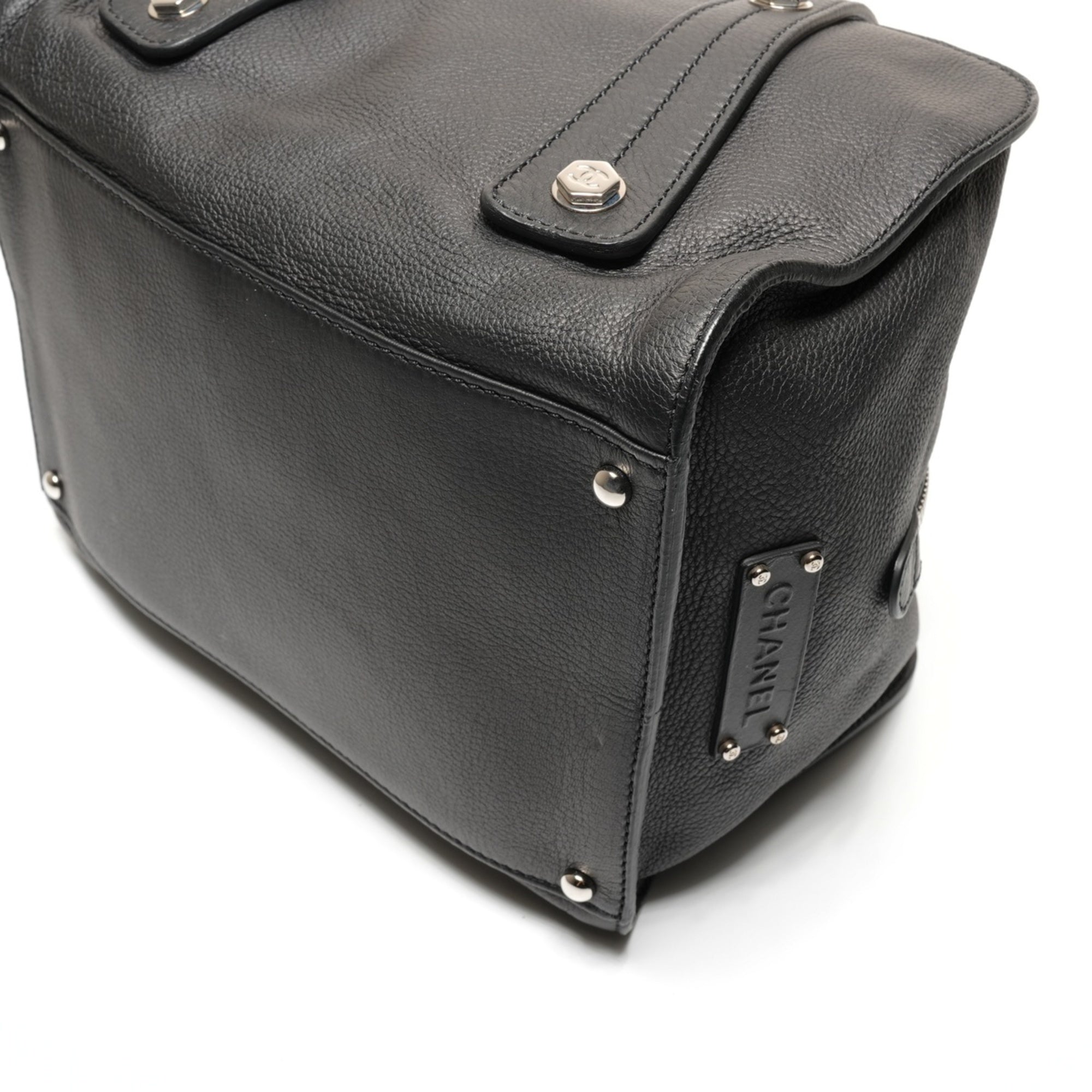 Chanel Black Leather Handbag (Pre-Owned)