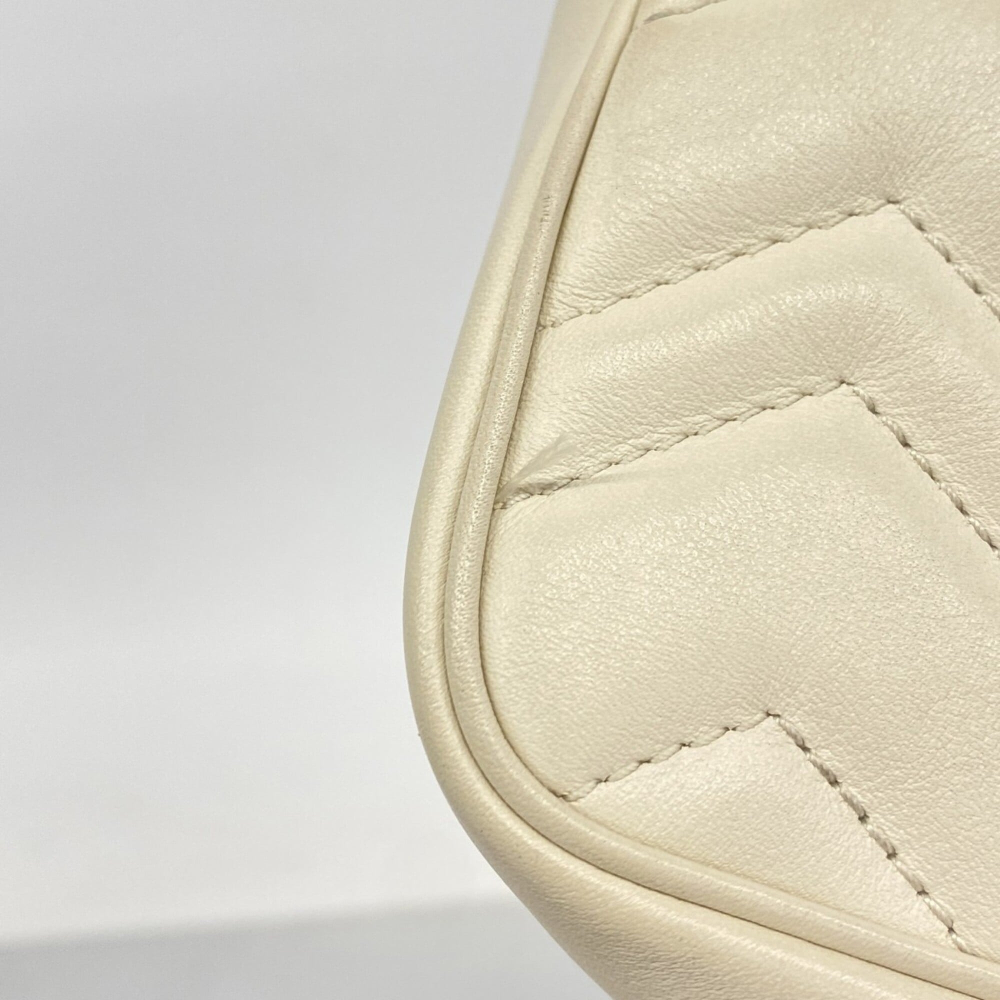 Gucci White Leather Shoulder Bag (Pre-Owned)