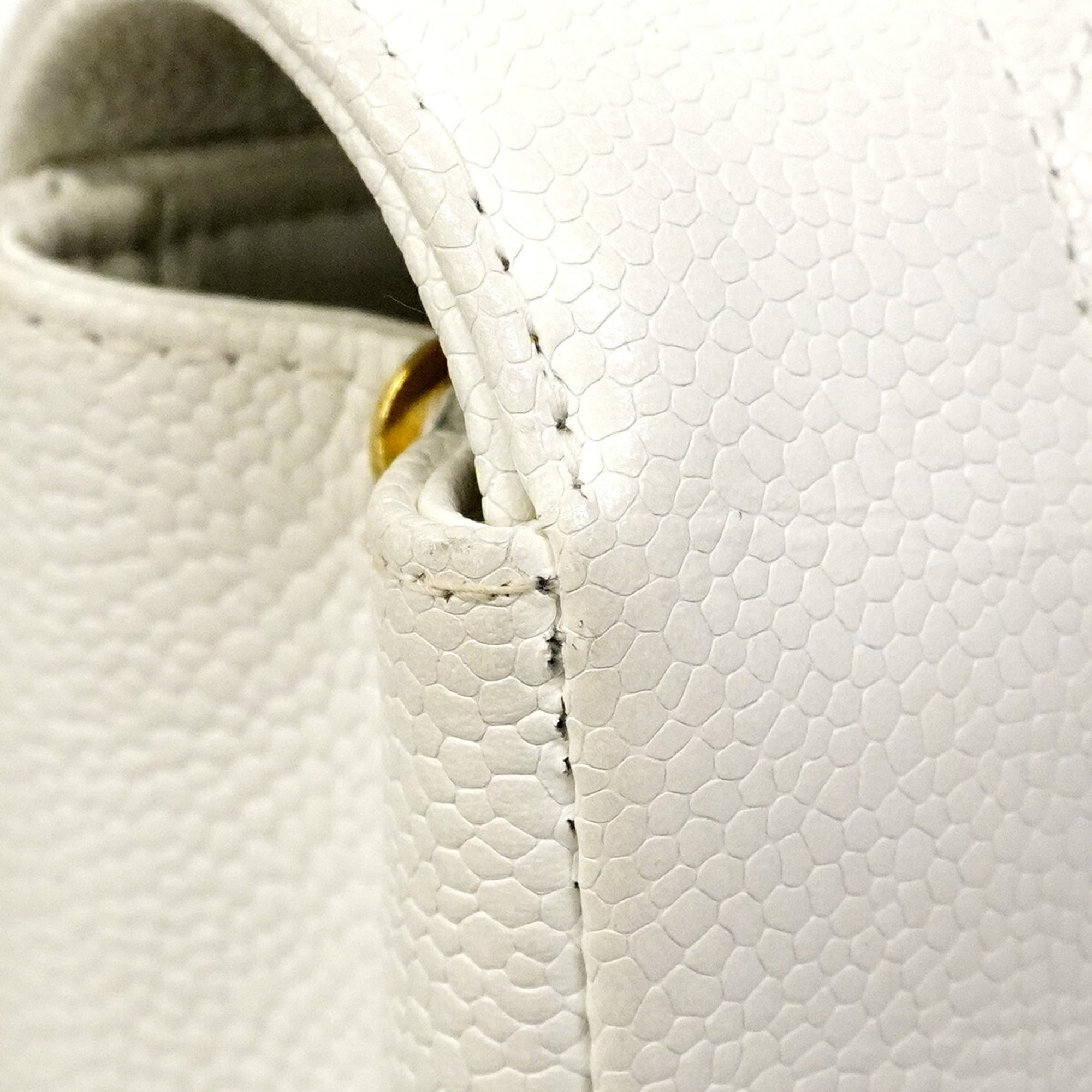 Chanel White Grained Calfskin Shoulder Bag (Pre-Owned)