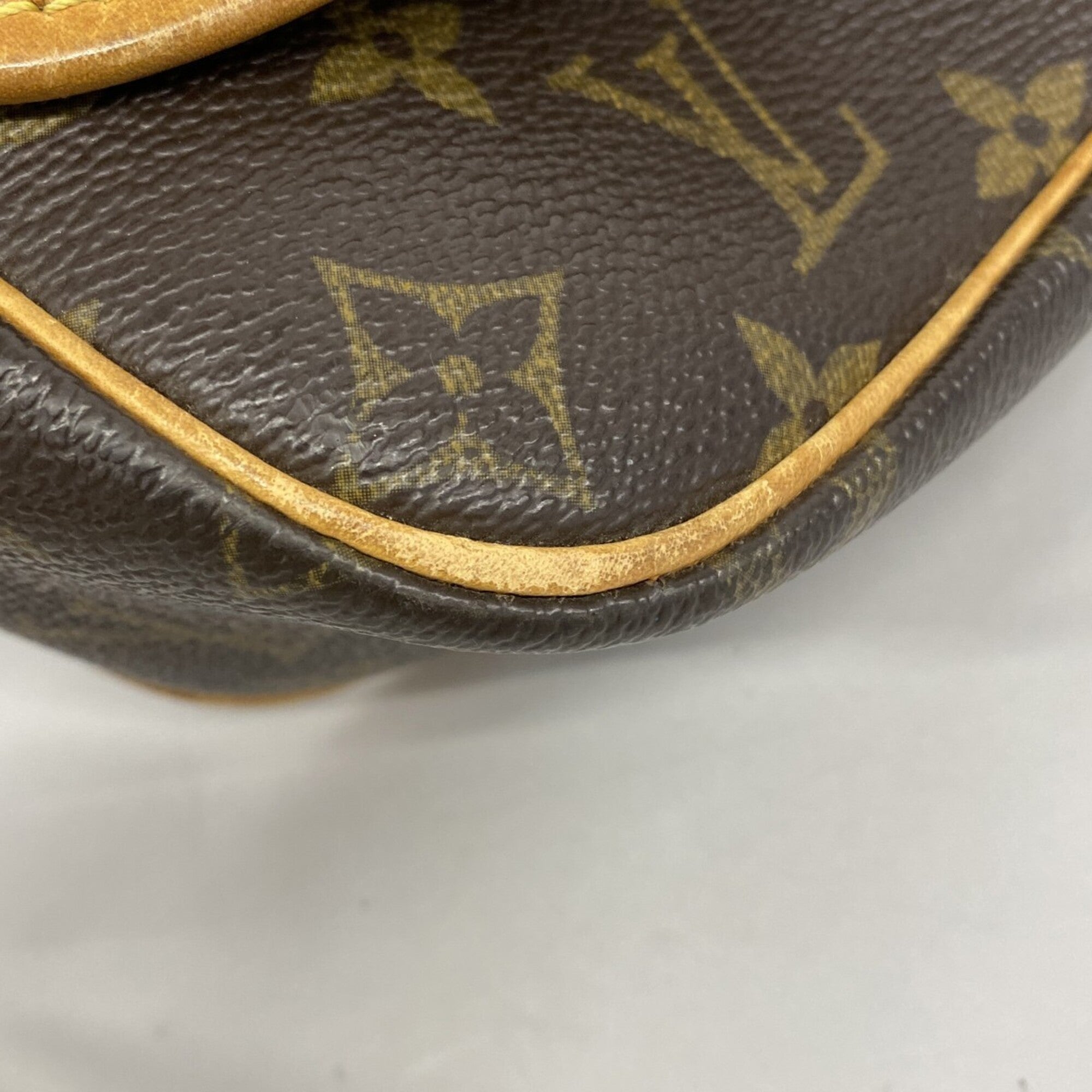 Louis Vuitton Brown Shoulder Bag (Pre-Owned)