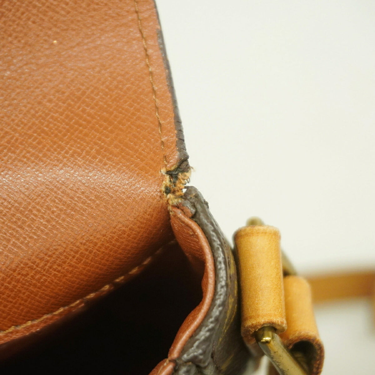 Louis Vuitton Brown Shoulder Bag (Pre-Owned)
