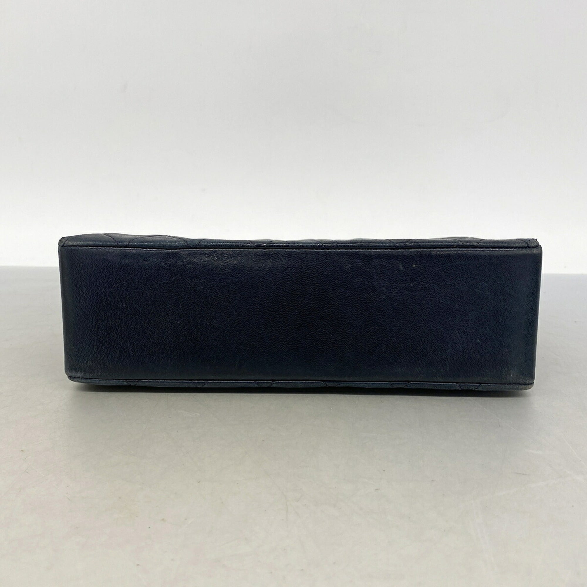 Chanel Black Leather Shoulder Bag (Pre-Owned)