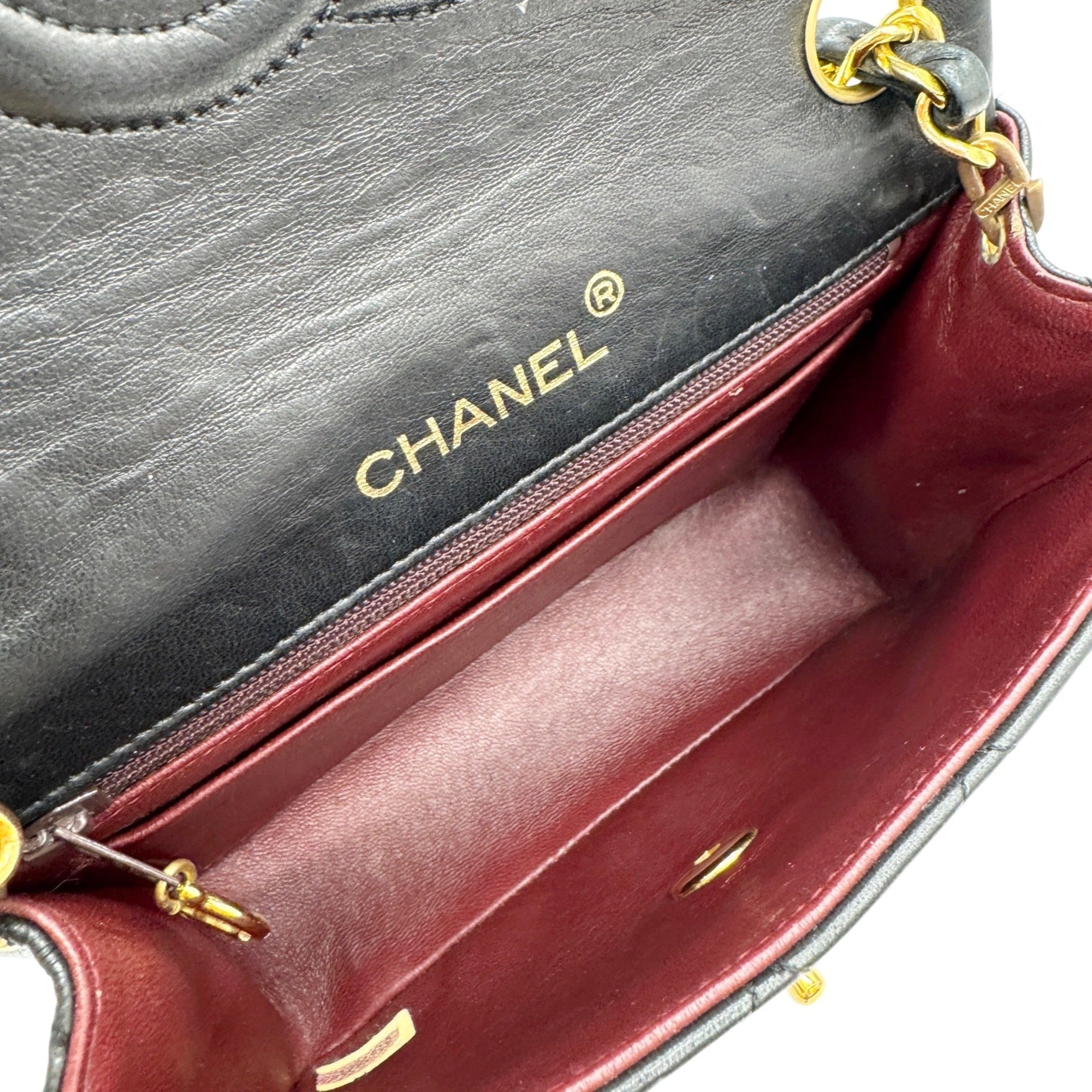 Chanel Black Gold Leather Shoulder Bag (Pre-Owned)