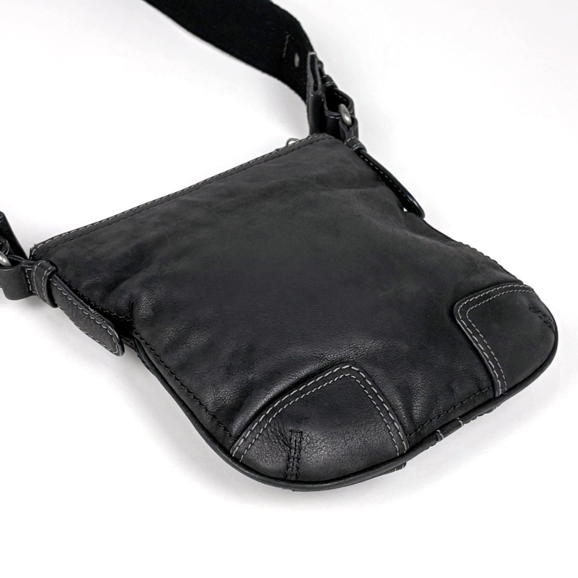 Loewe Black Leather Shoulder Bag (Pre-Owned)