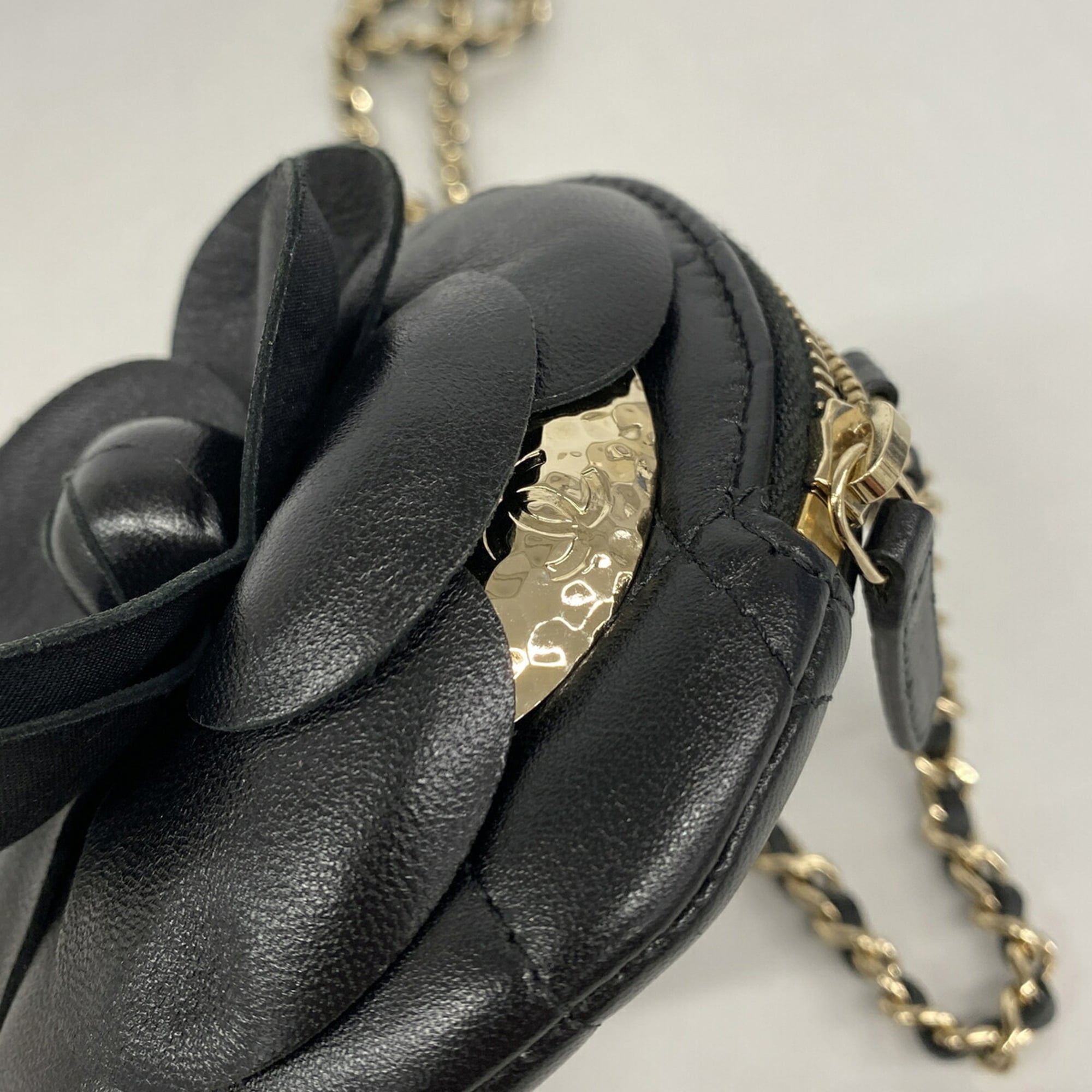 Chanel Black Leather Shoulder Bag (Pre-Owned)