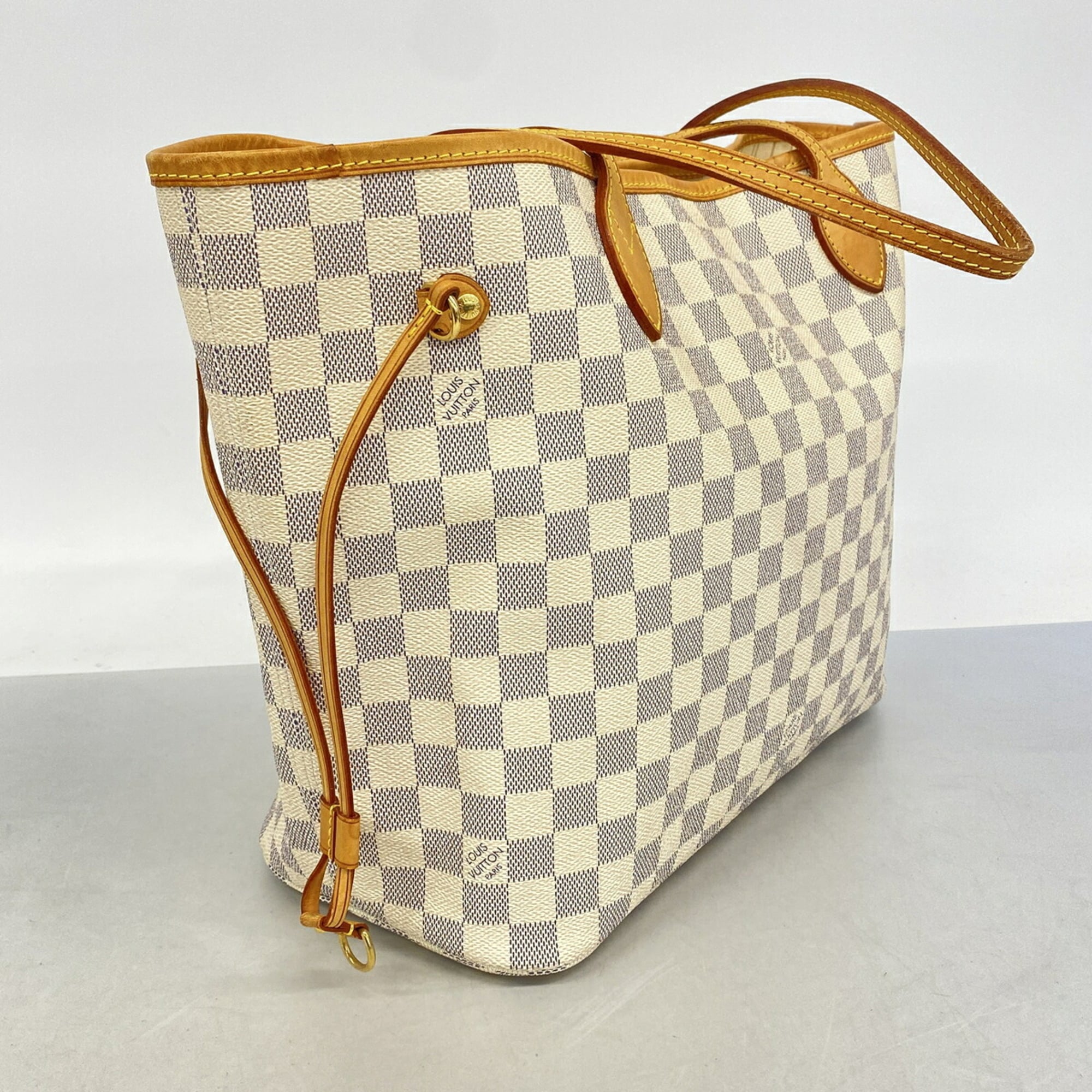Louis Vuitton White Tote Bag (Pre-Owned)