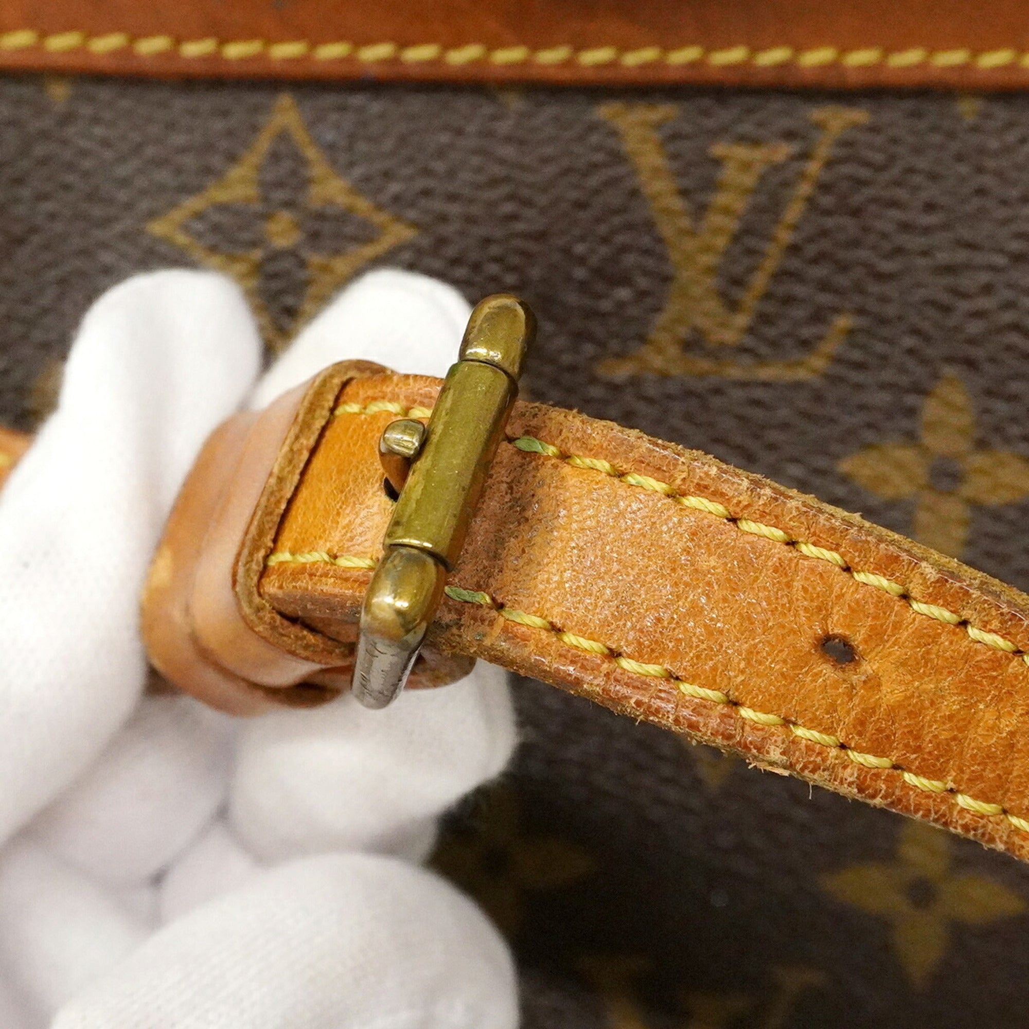Louis Vuitton Brown Shoulder Bag (Pre-Owned)