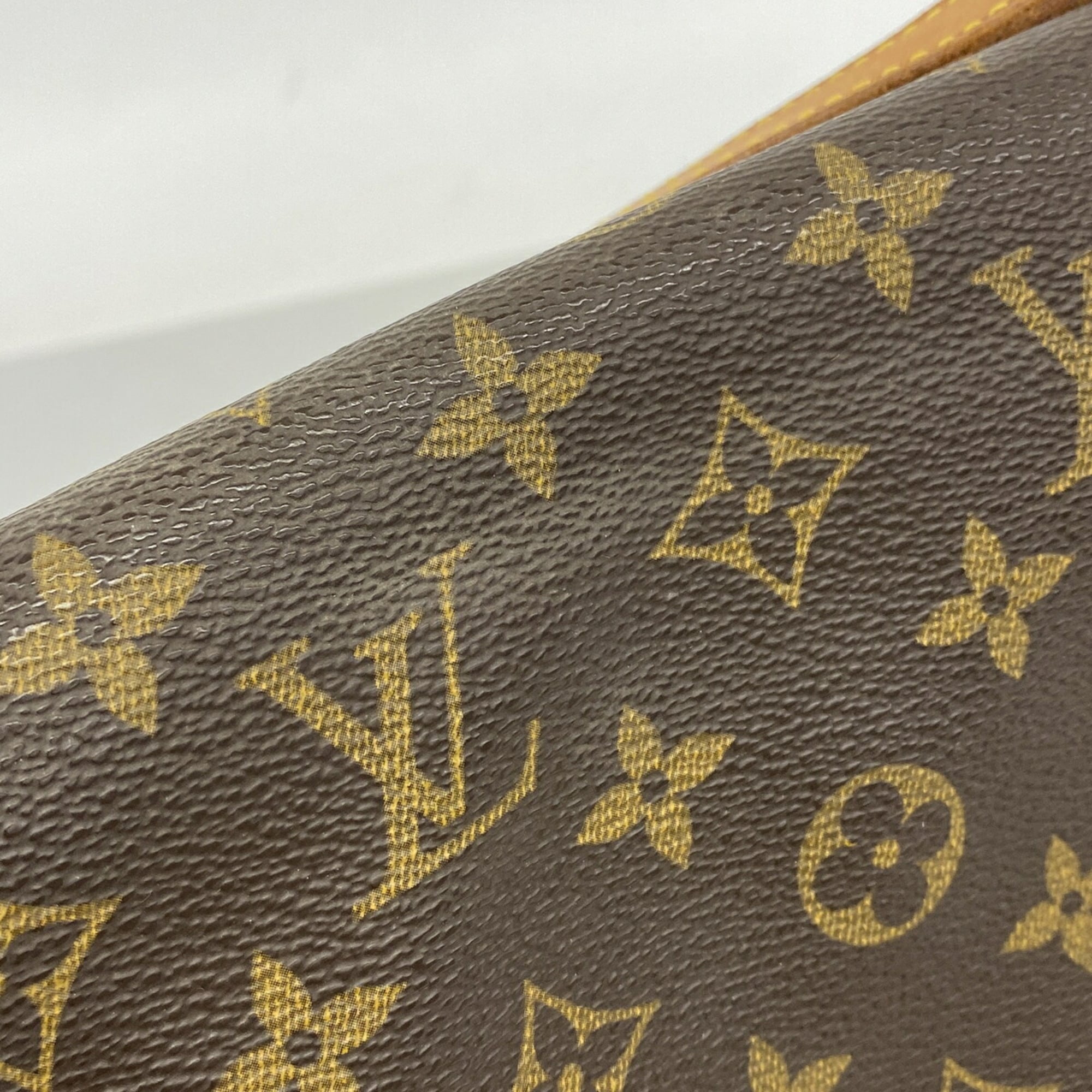 Louis Vuitton Brown Shoulder Bag (Pre-Owned)
