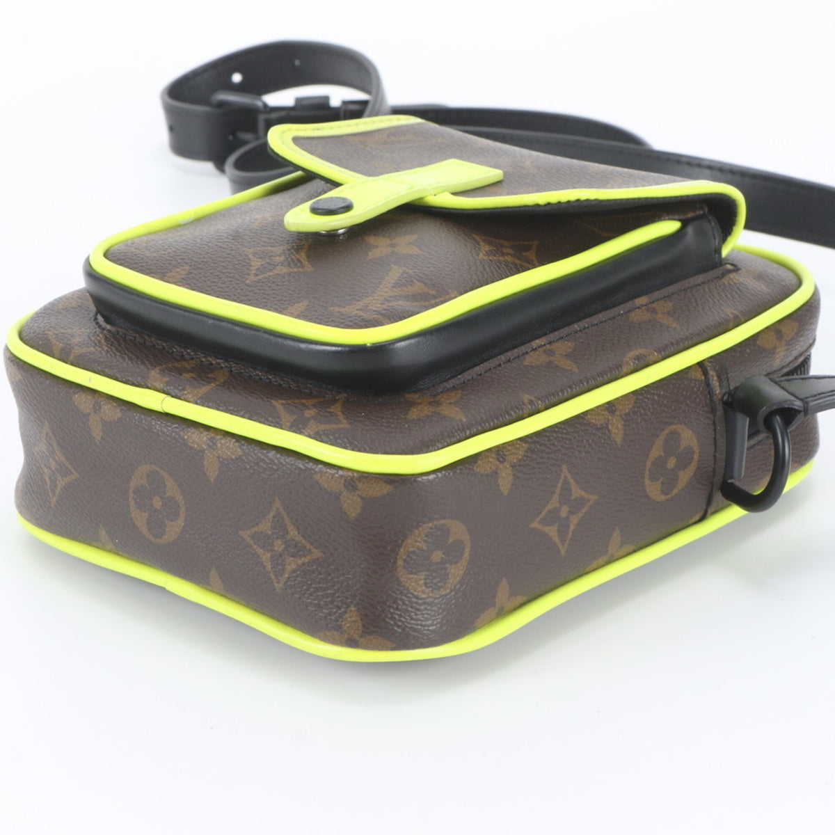 Louis Vuitton Brown Leather Coated Canvas Shoulder Bag (Pre-Owned)