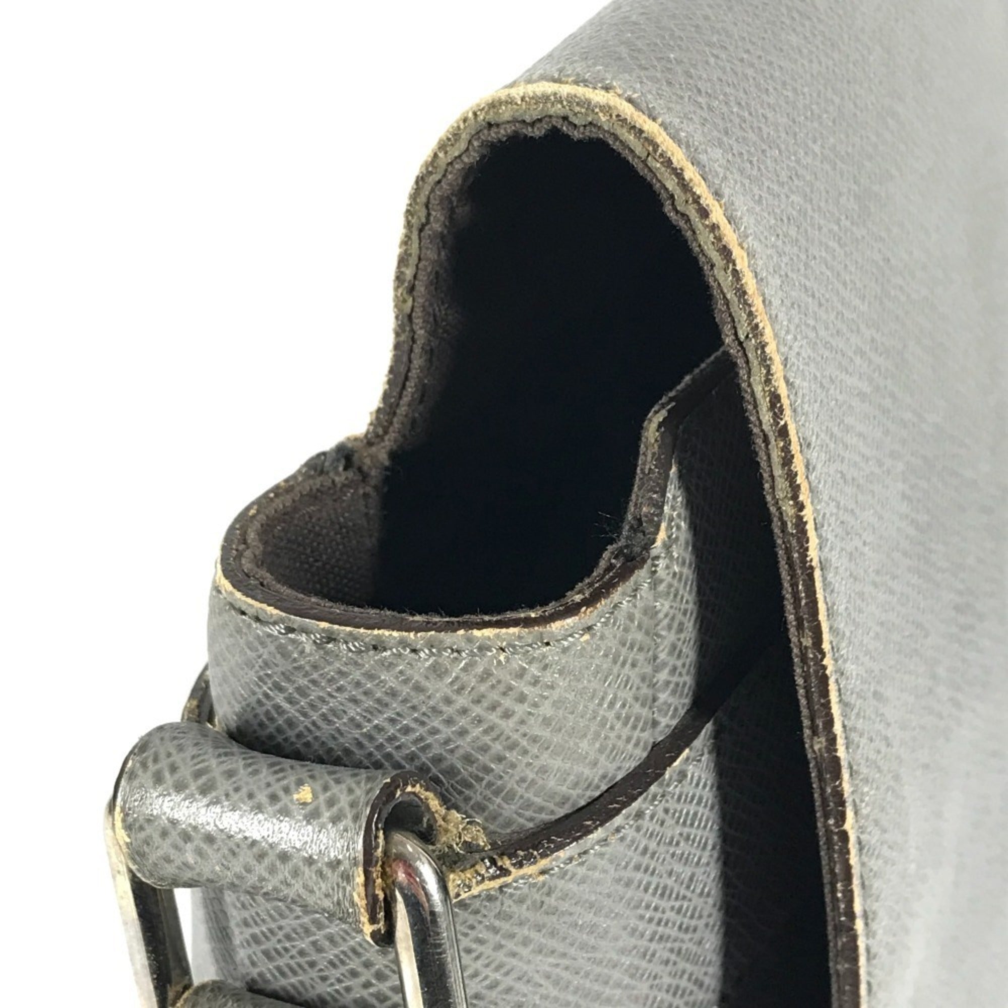 Louis Vuitton Glacier Gray Taiga Leather Messenger Bag Shoulder Bag (Pre-Owned)
