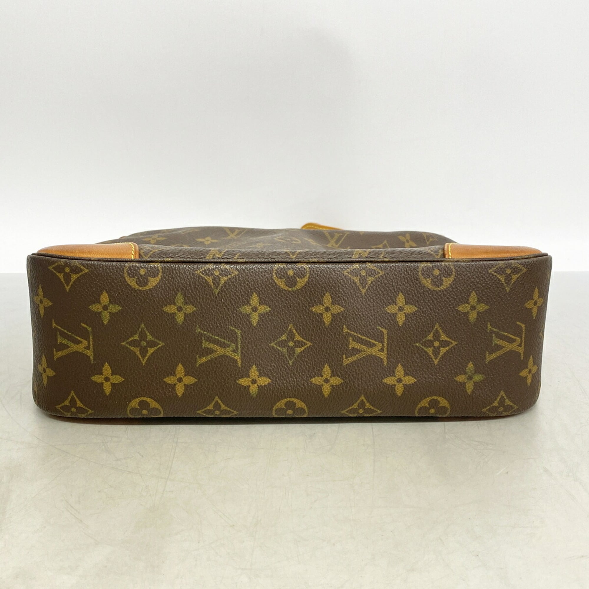 Louis Vuitton Brown Shoulder Bag (Pre-Owned)