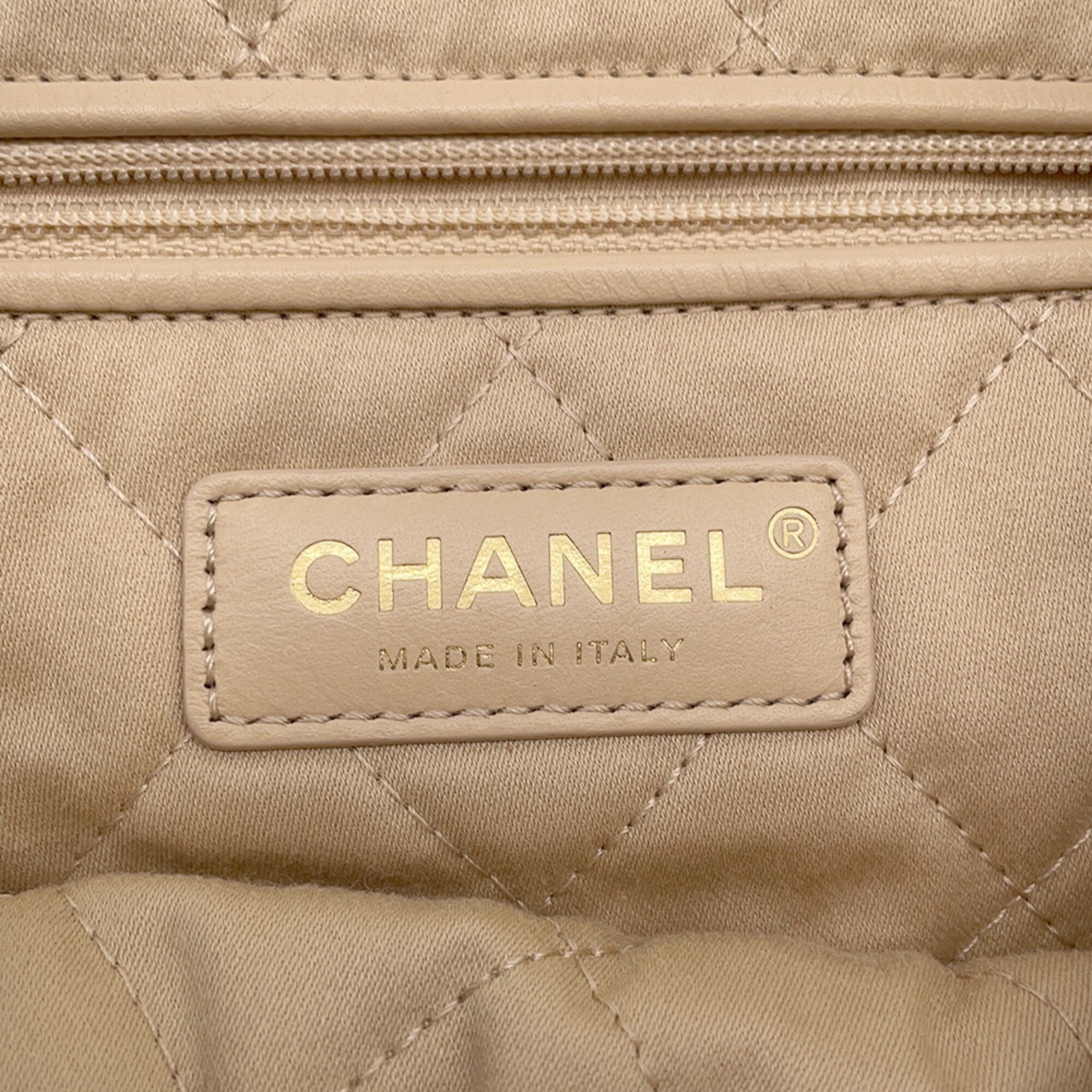 Chanel White Leather Handbag Shoulder Bag (Pre-Owned)
