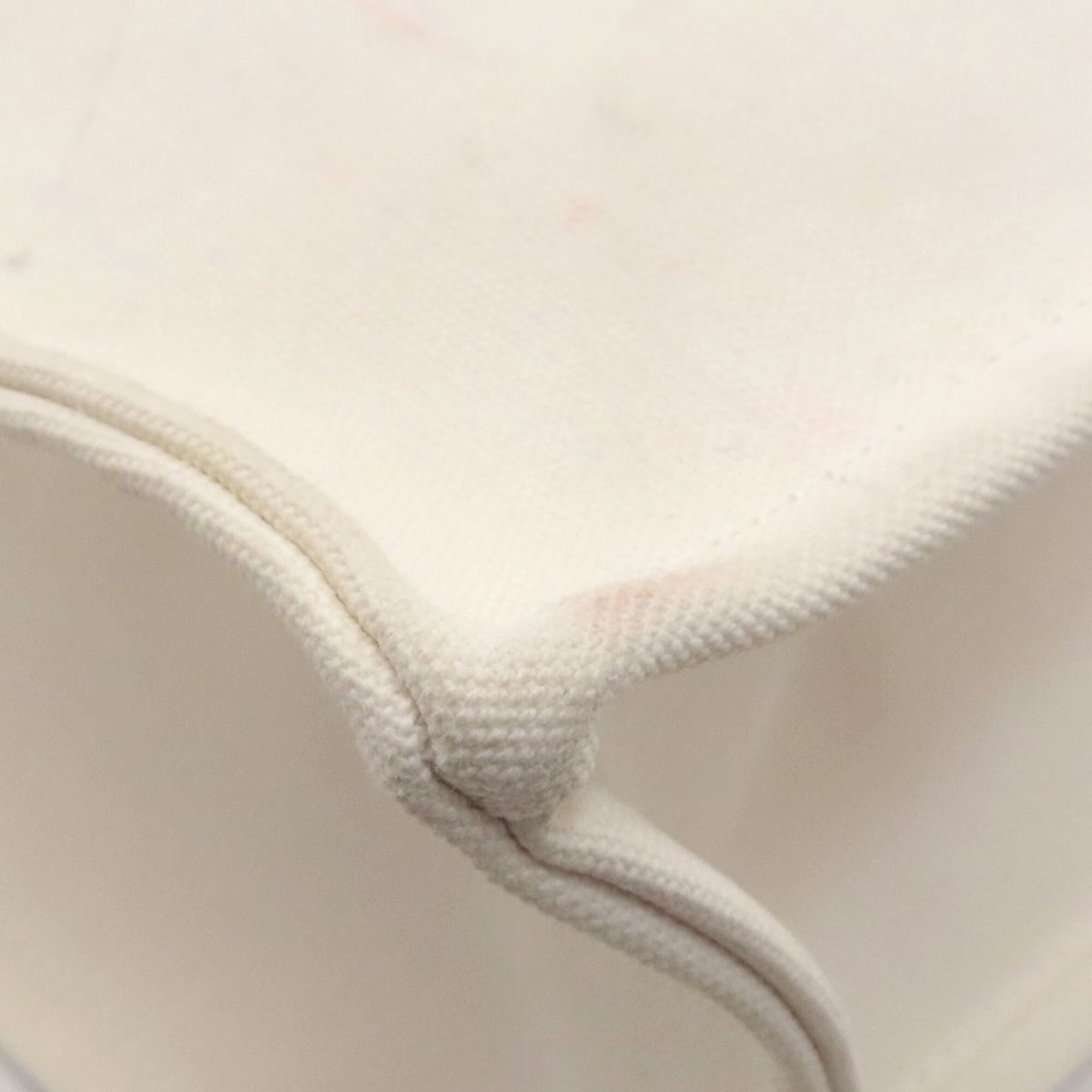 Chanel White Canvas Tote Bag (Pre-Owned)