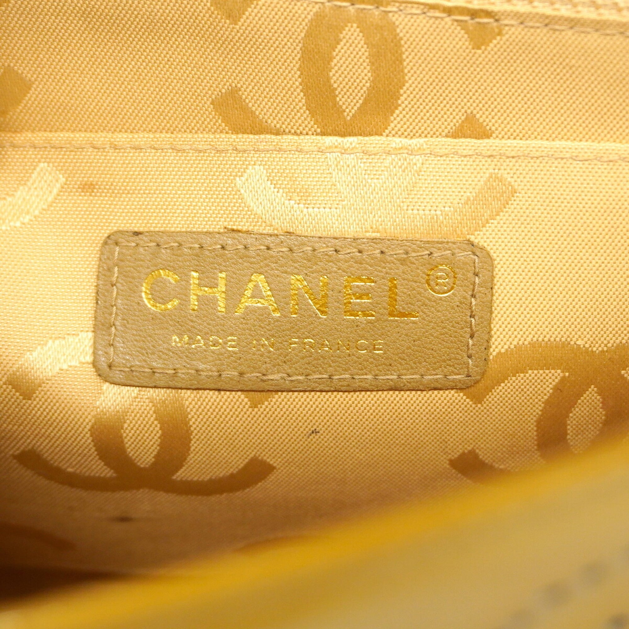 Chanel Yellow Patent Leather Shoulder Bag (Pre-Owned)