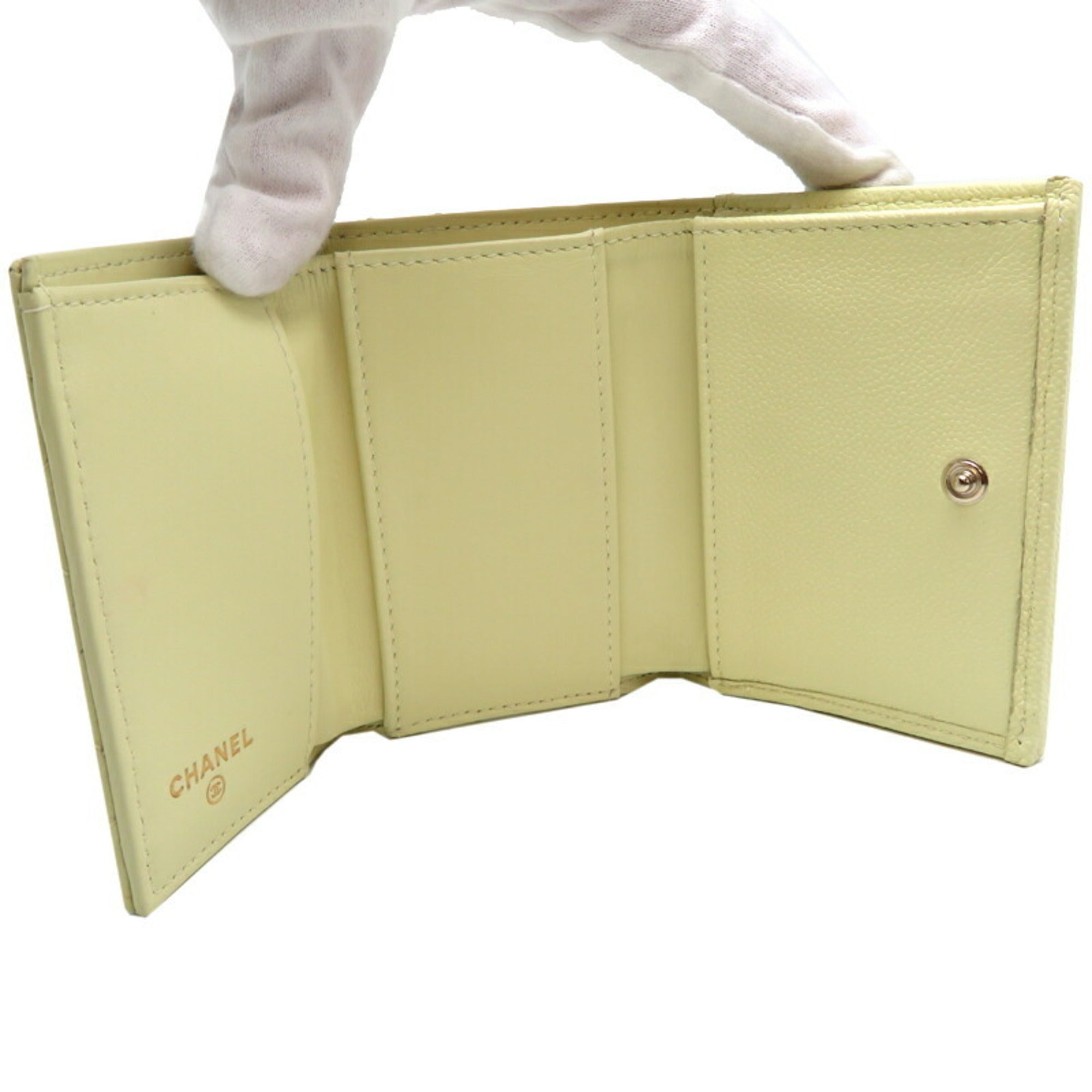 Chanel Cream White Grained Calfskin Wallet (Tri-Fold) (Pre-Owned)