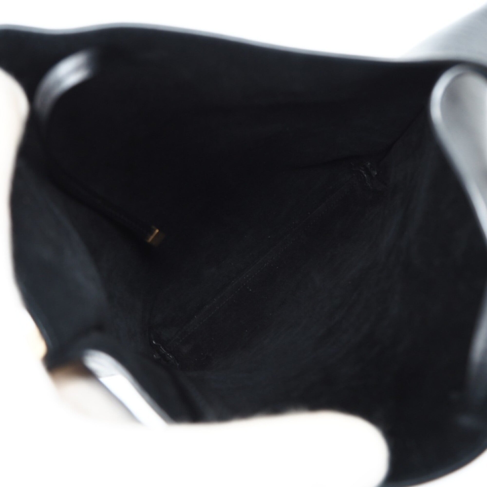 Yves Saint Laurent Black Leather Shoulder Bag (Pre-Owned)
