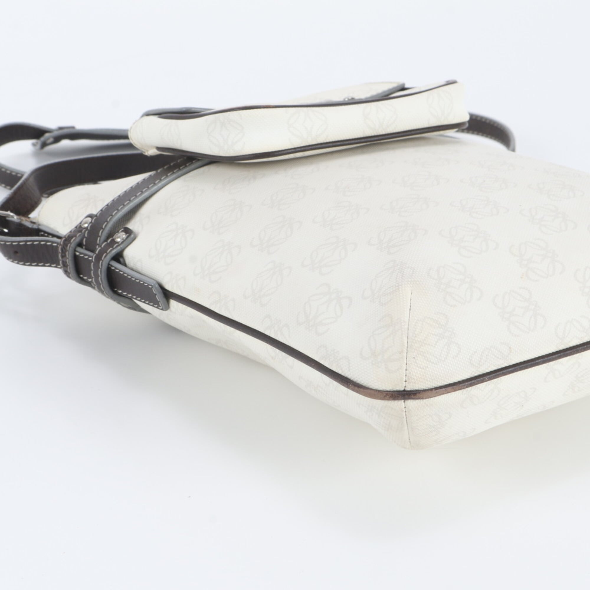 Loewe Brown White Leather Coated Canvas Crossbody Bag Handbag Shoulder Bag Tote Bag (Pre-Owned)