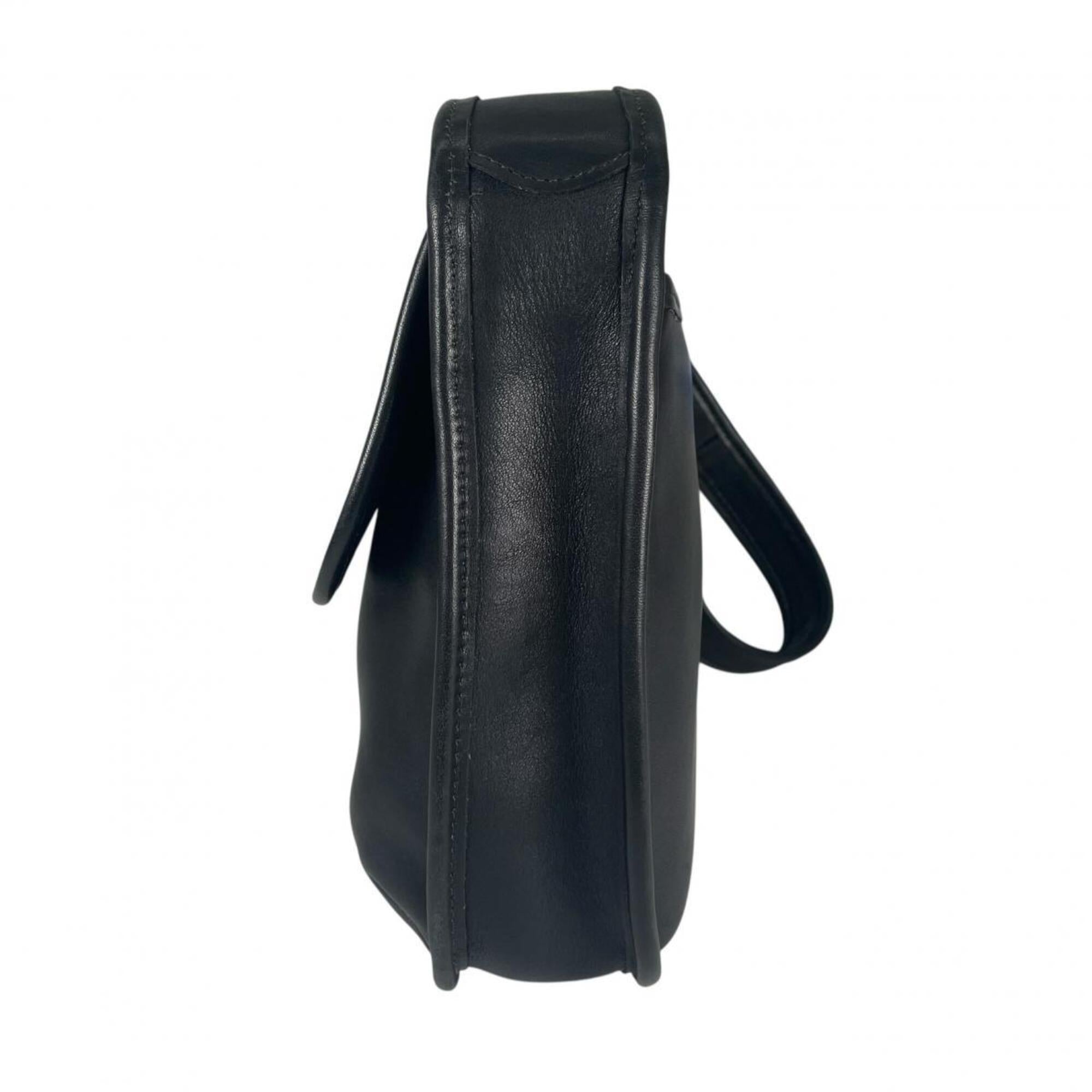 Coach Black Leather Shoulder Bag (Pre-Owned)