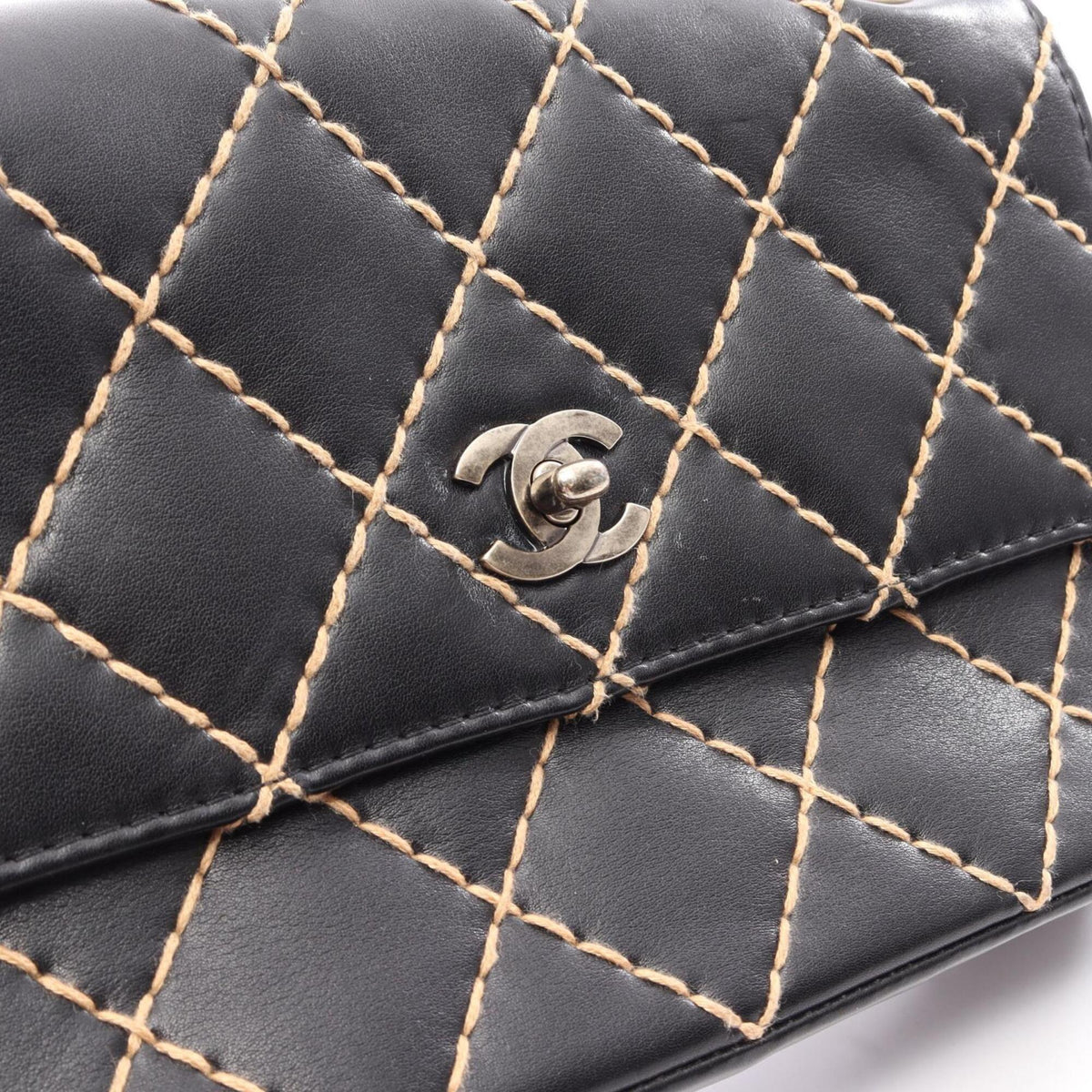 Chanel Wild Stitch Black Leather Handbag Shoulder Bag (Pre-Owned)
